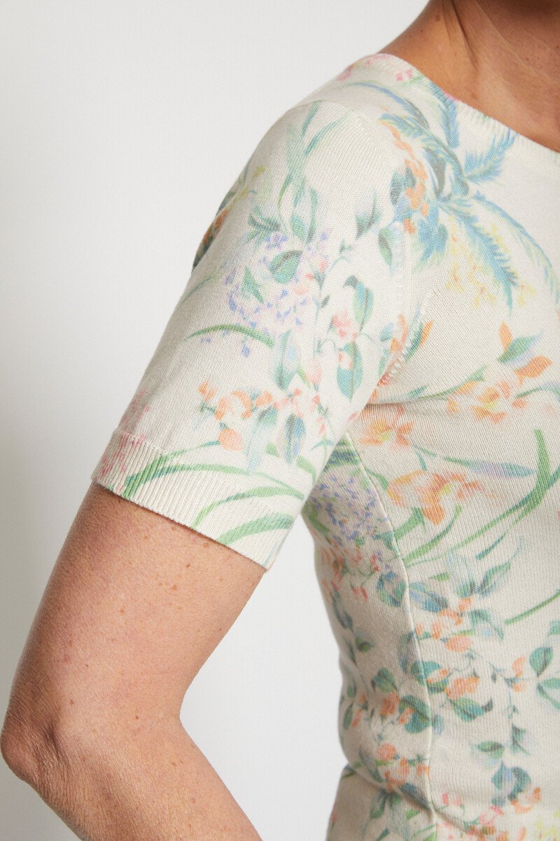 Trui_met_bloemenprint_en_korte_mouwen_Beige_et_vert_DE3_slim