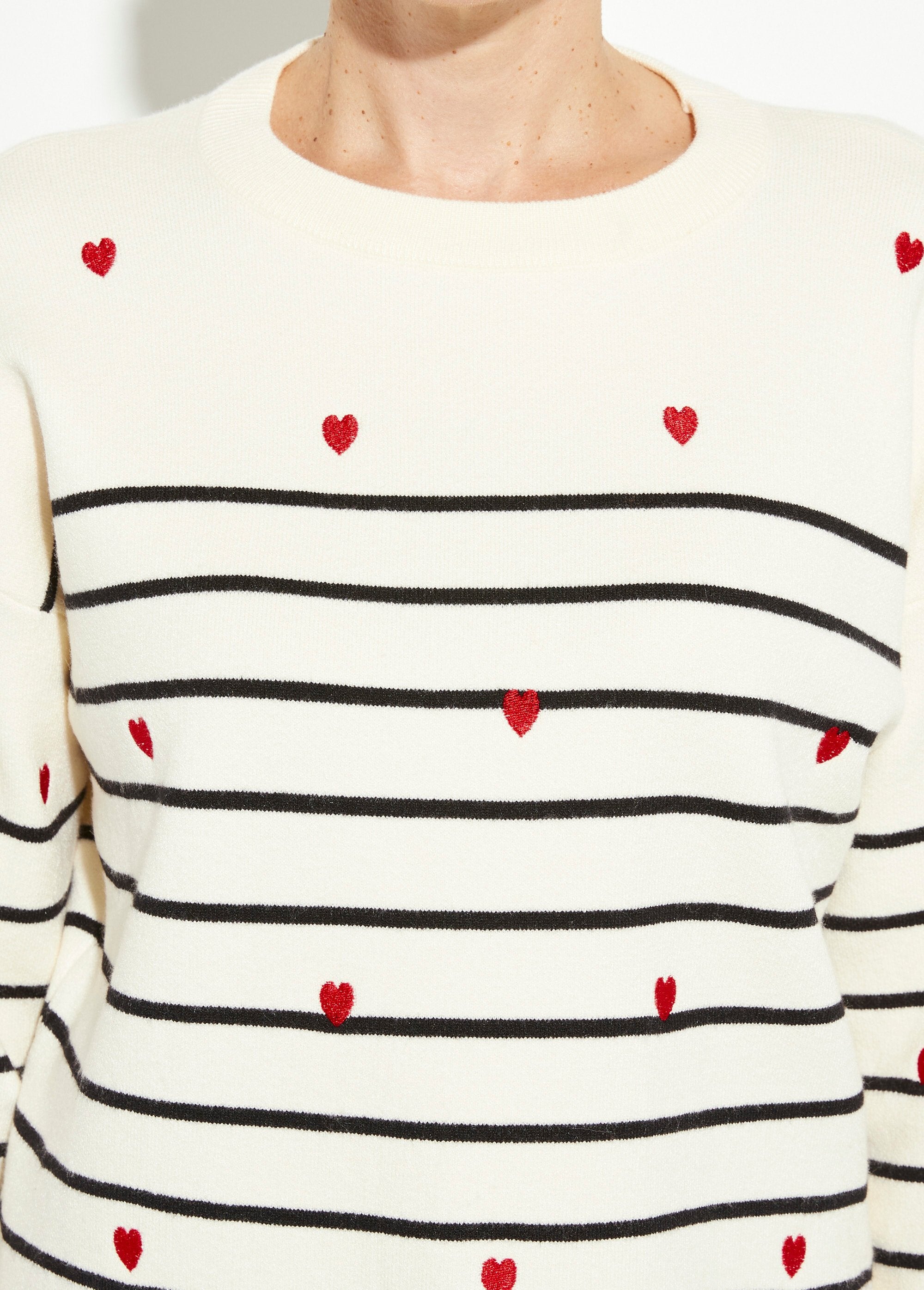 Trui_met_dikke_marinestrepen_en_hartjes,_ronde_hals_Ecru_raye_marine_DE1_slim