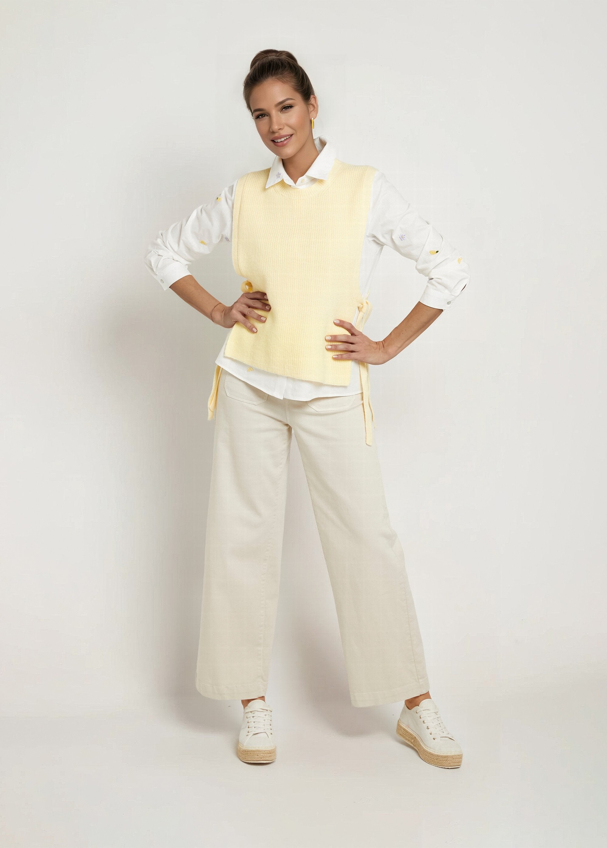 Mouwloze_trui_met_zijband_Jaune_clair_SF1_slim