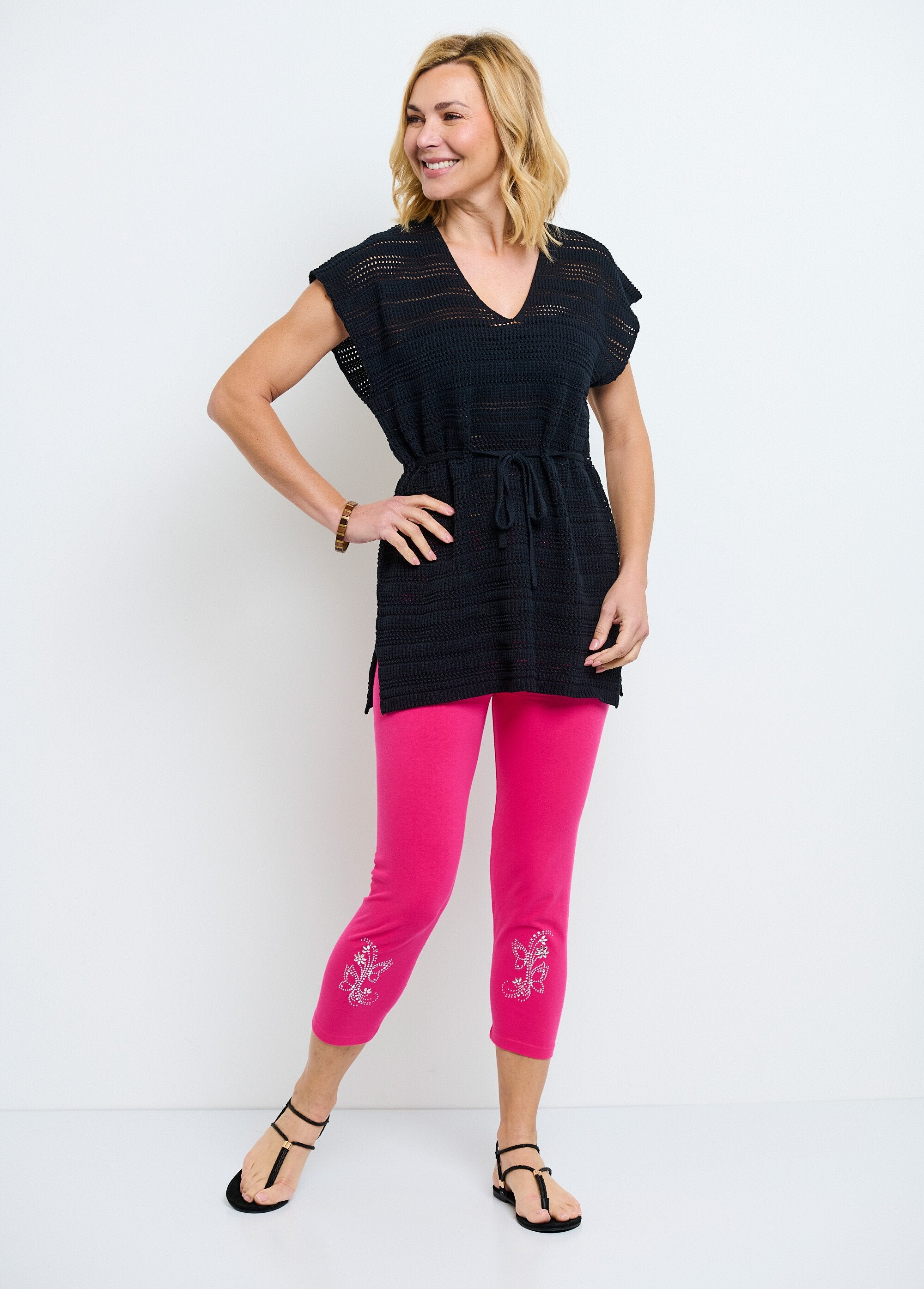 Lange_opengewerkte_katoenen_strandtuniek_met_V-hals_Noir_SF1_slim