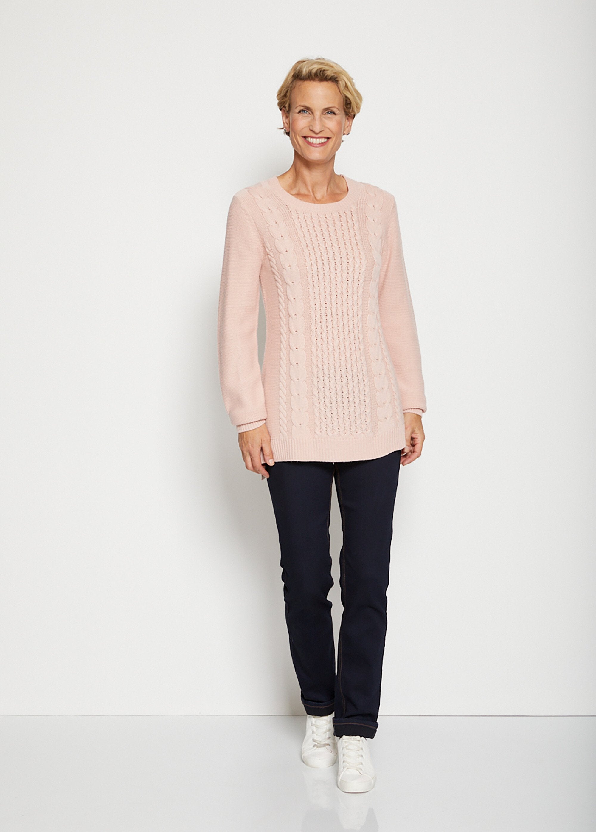 Gebreide_trui_met_omgekeerde_jersey_en_twists_Rose_SF1_slim