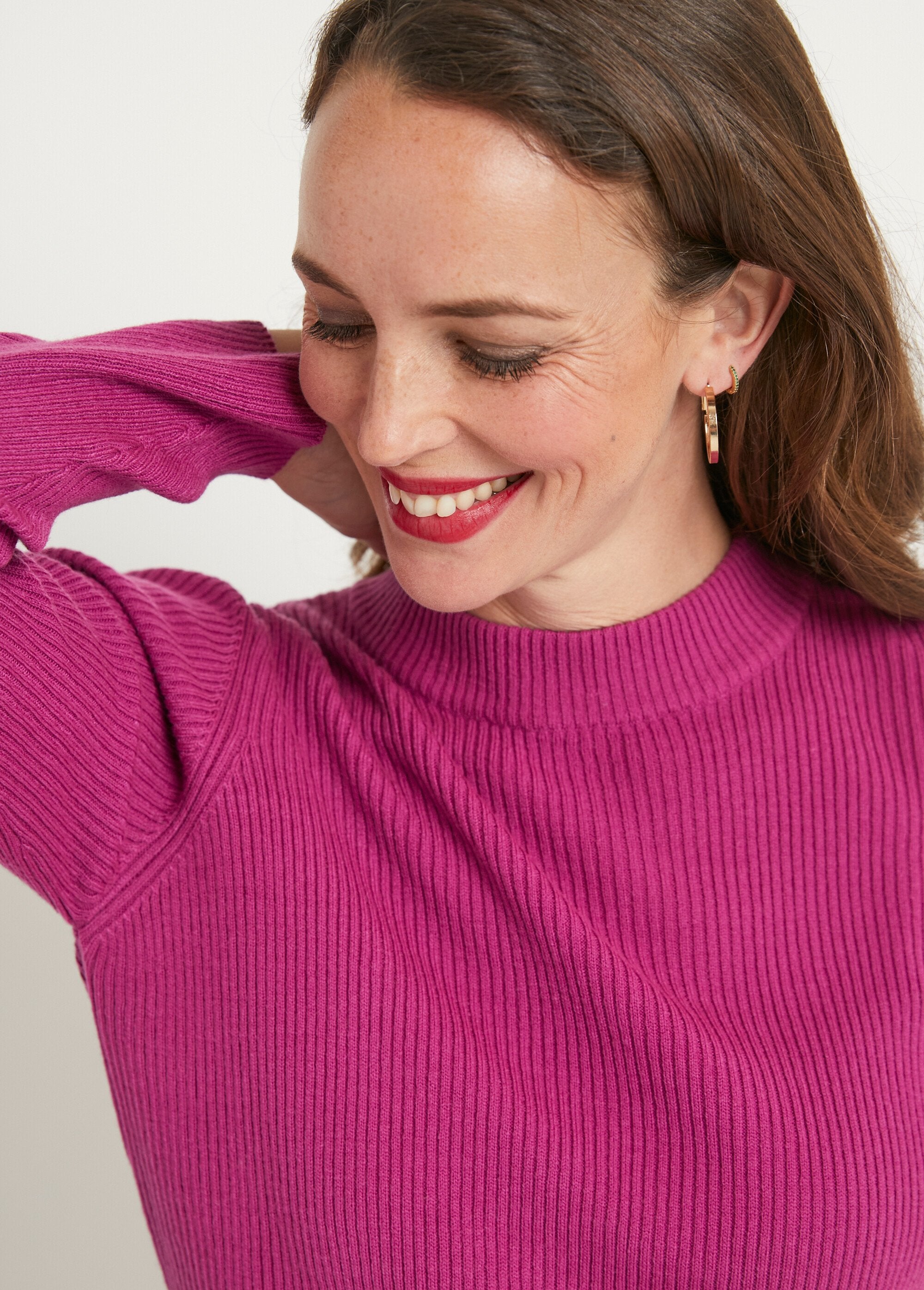 Geribde_trui_met_hoge_hals_Cyclamen_DE2_slim