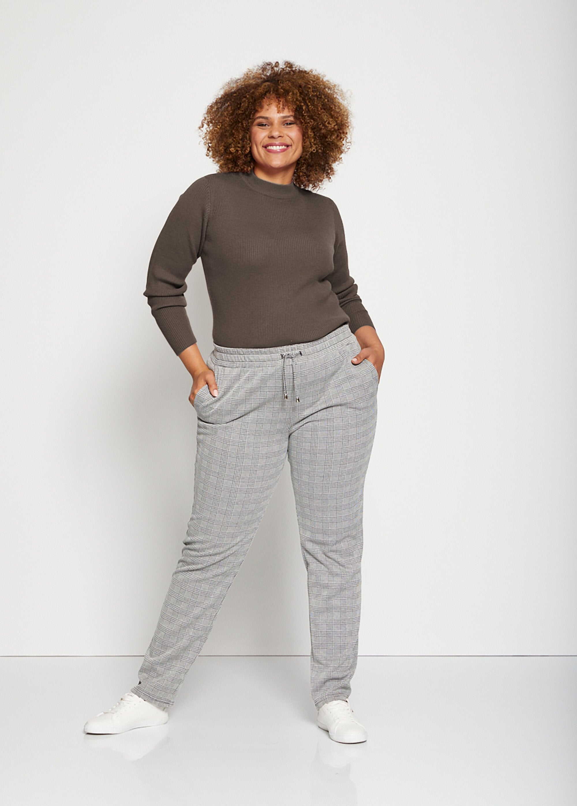 Geribde_trui_met_hoge_hals_Taupe_SF1_curvy