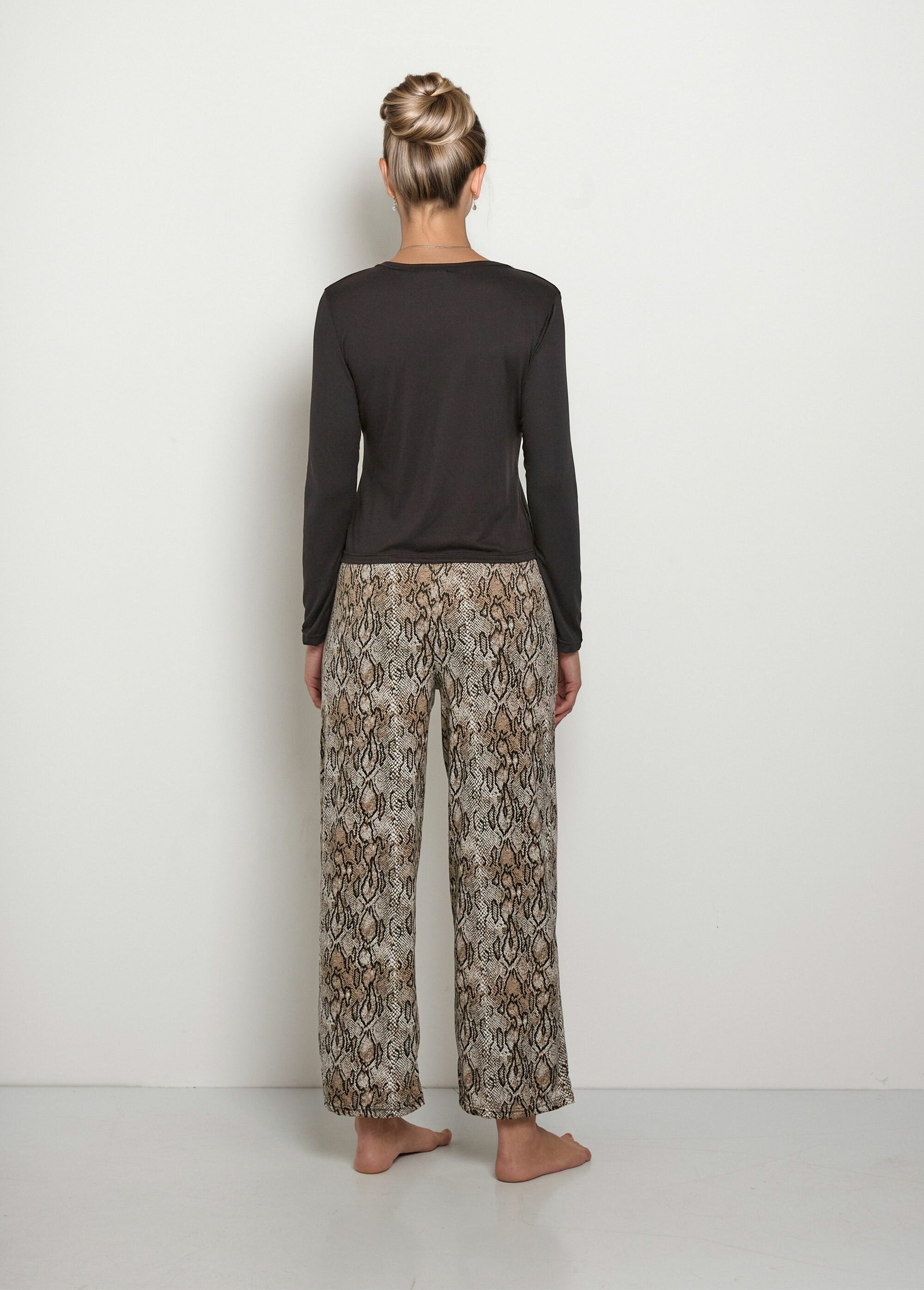 Pyjama_met_lange_mouwen_en_een_broekje_met_print_Noir_DO1_slim