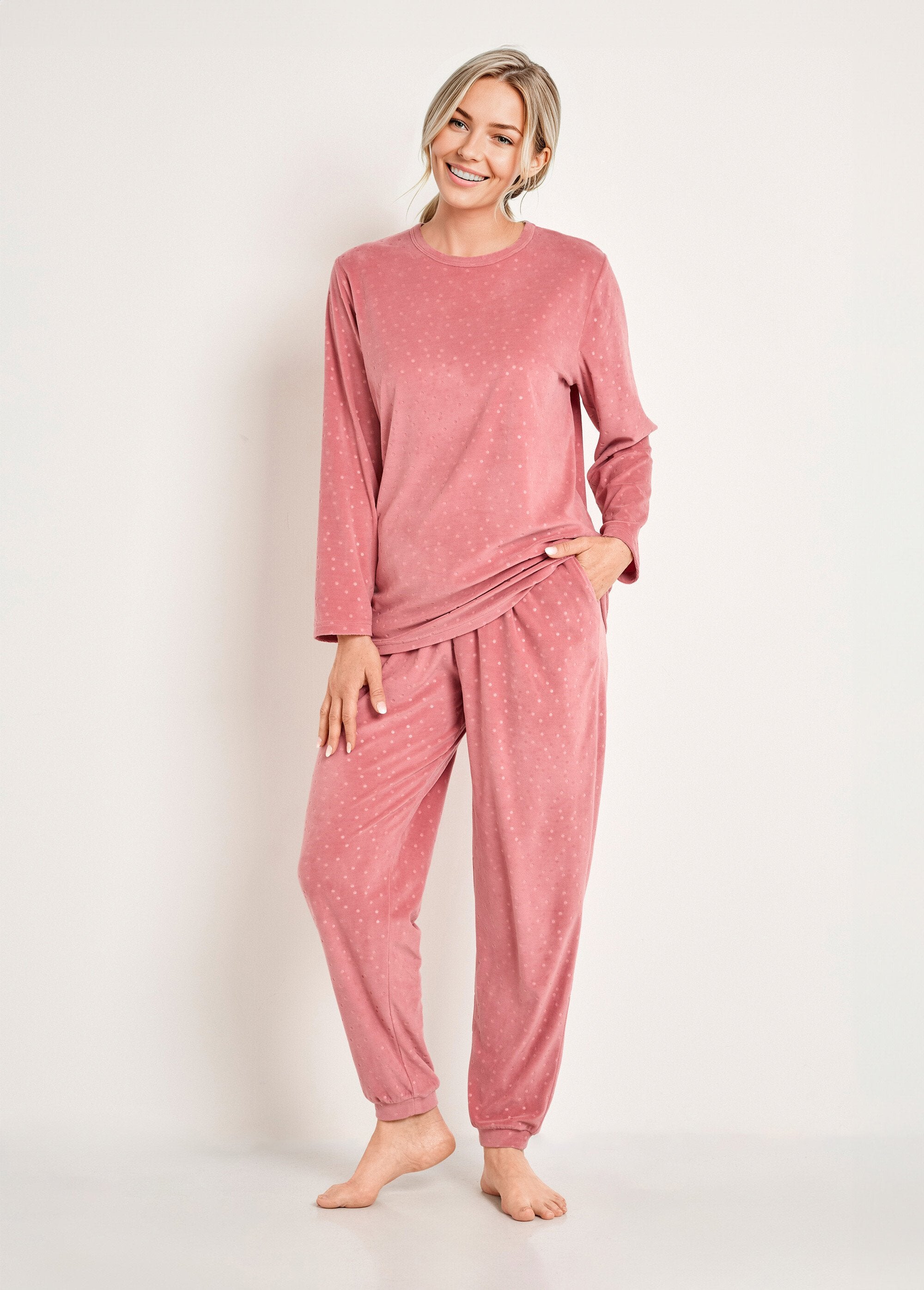 Pyjamabroek_ronde_hals_fluweel_reliëf_stippen_Rose_FA1_slim