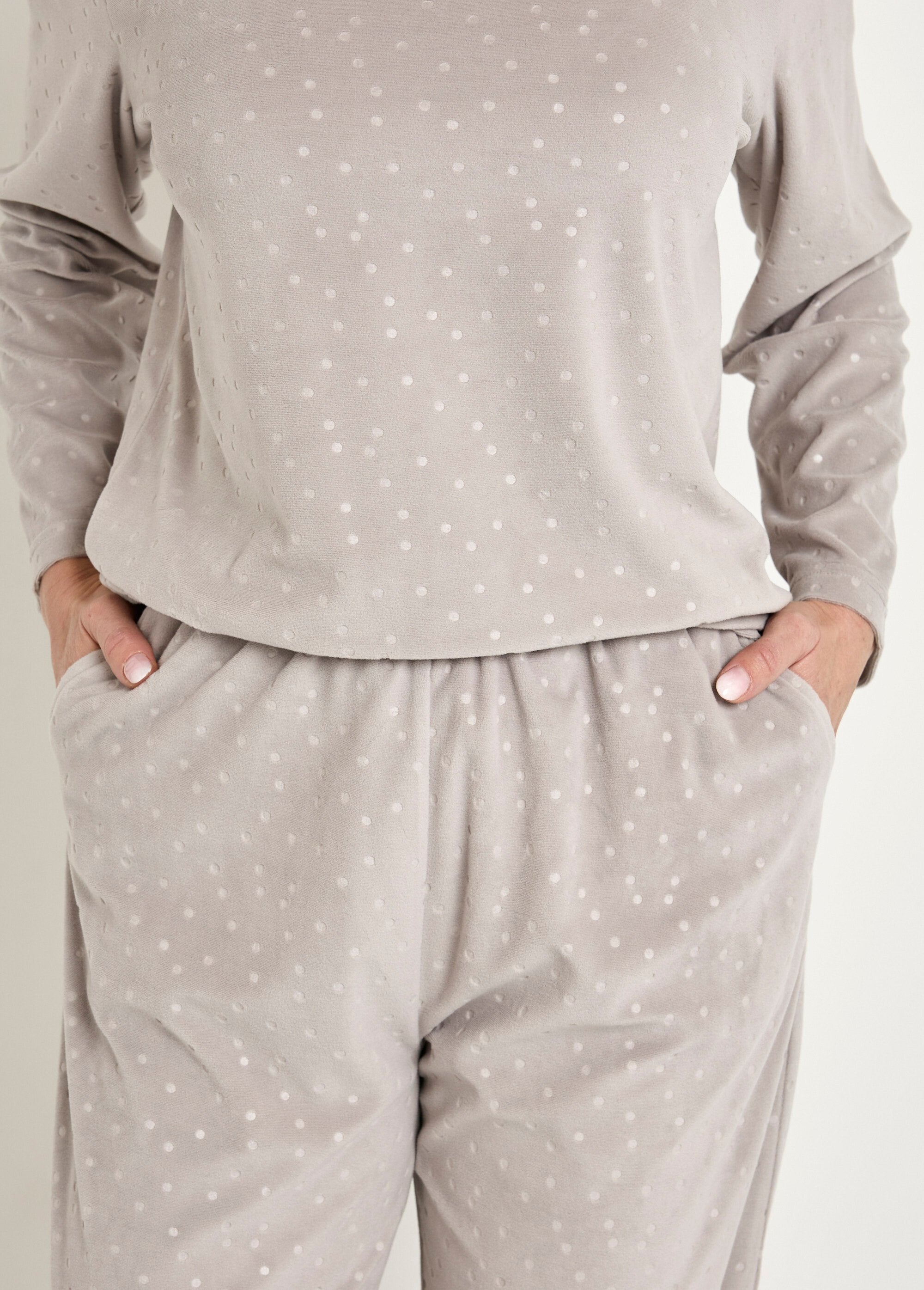 Pyjamabroek_ronde_hals_fluweel_reliëf_stippen_Gris_DE1_slim