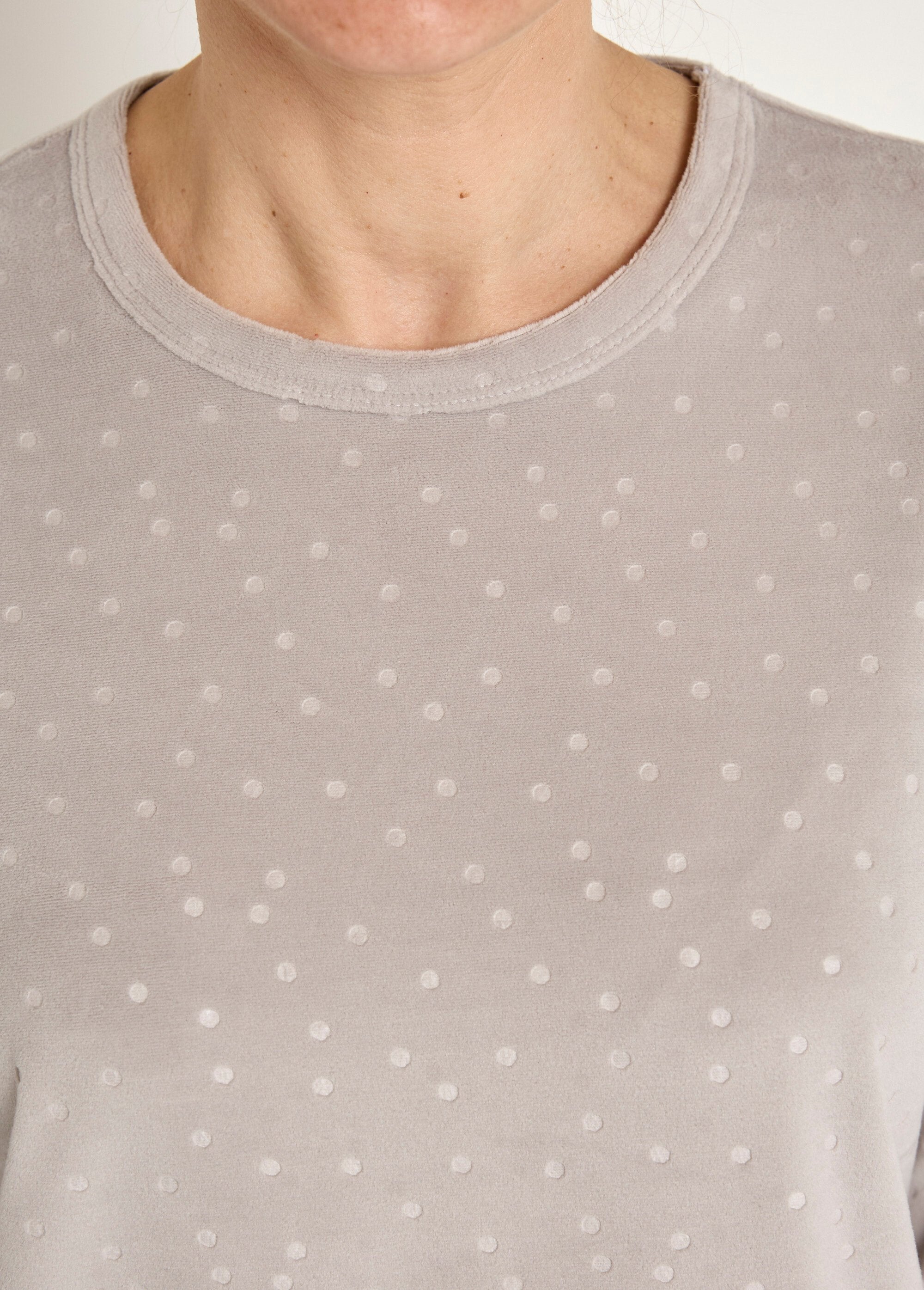 Pyjamabroek_ronde_hals_fluweel_reliëf_stippen_Gris_DE2_slim
