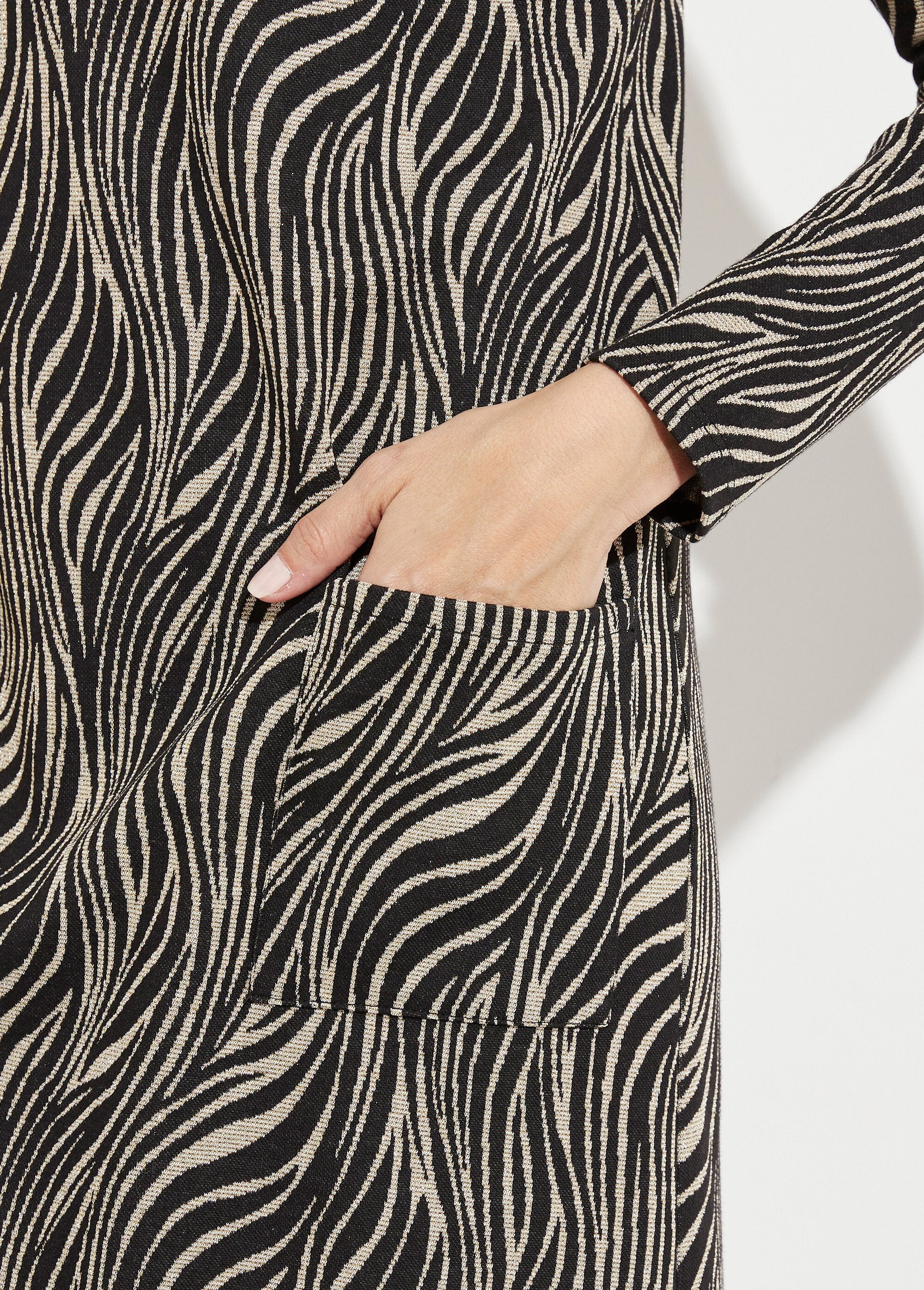 Korte_losvallende_zebrajacquard_jurk_Noir_et_blanc_DE3_slim