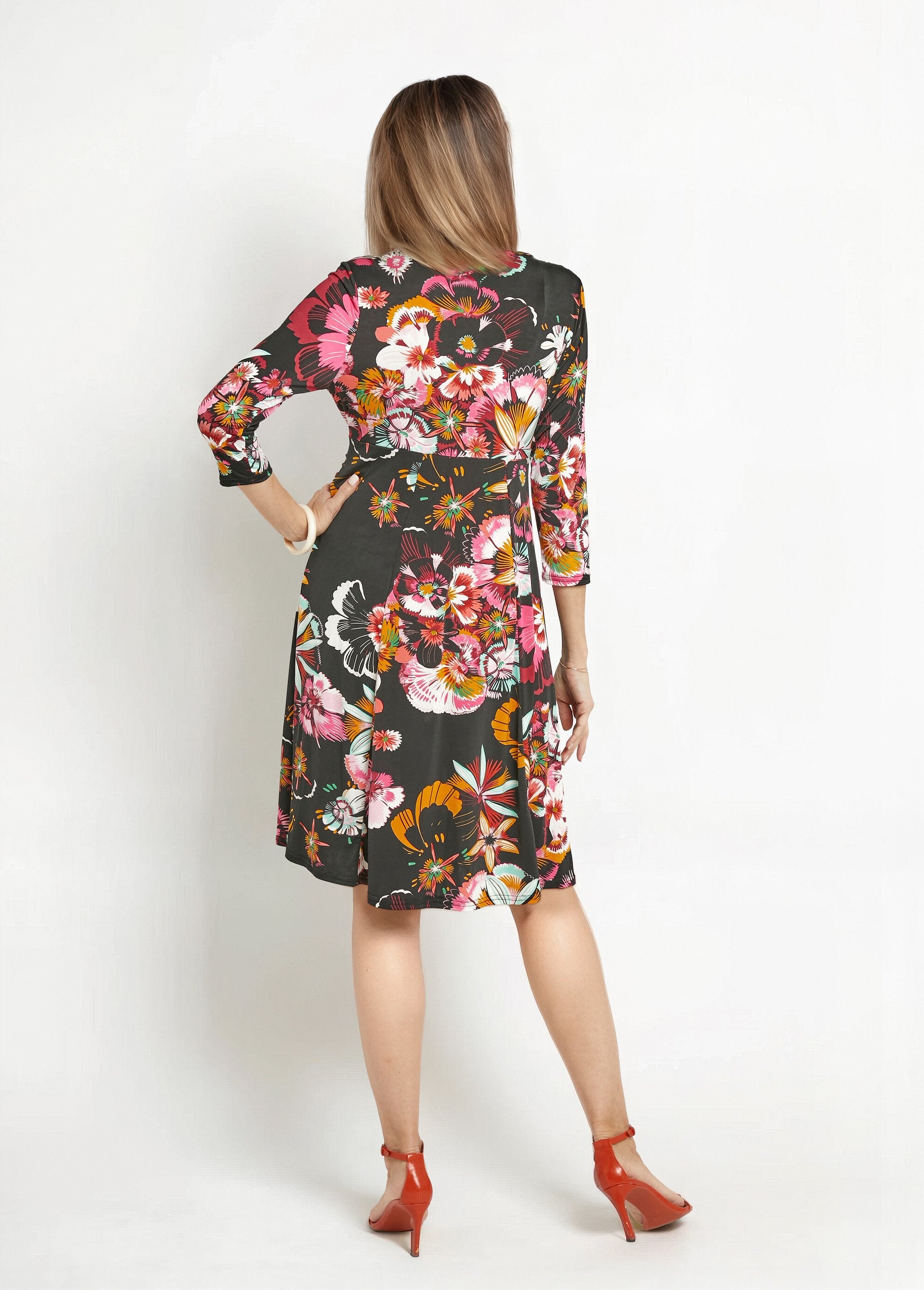 Wikkeljurk_met_Japanse_bloemenprint_Noir_imprime_DO1_slim