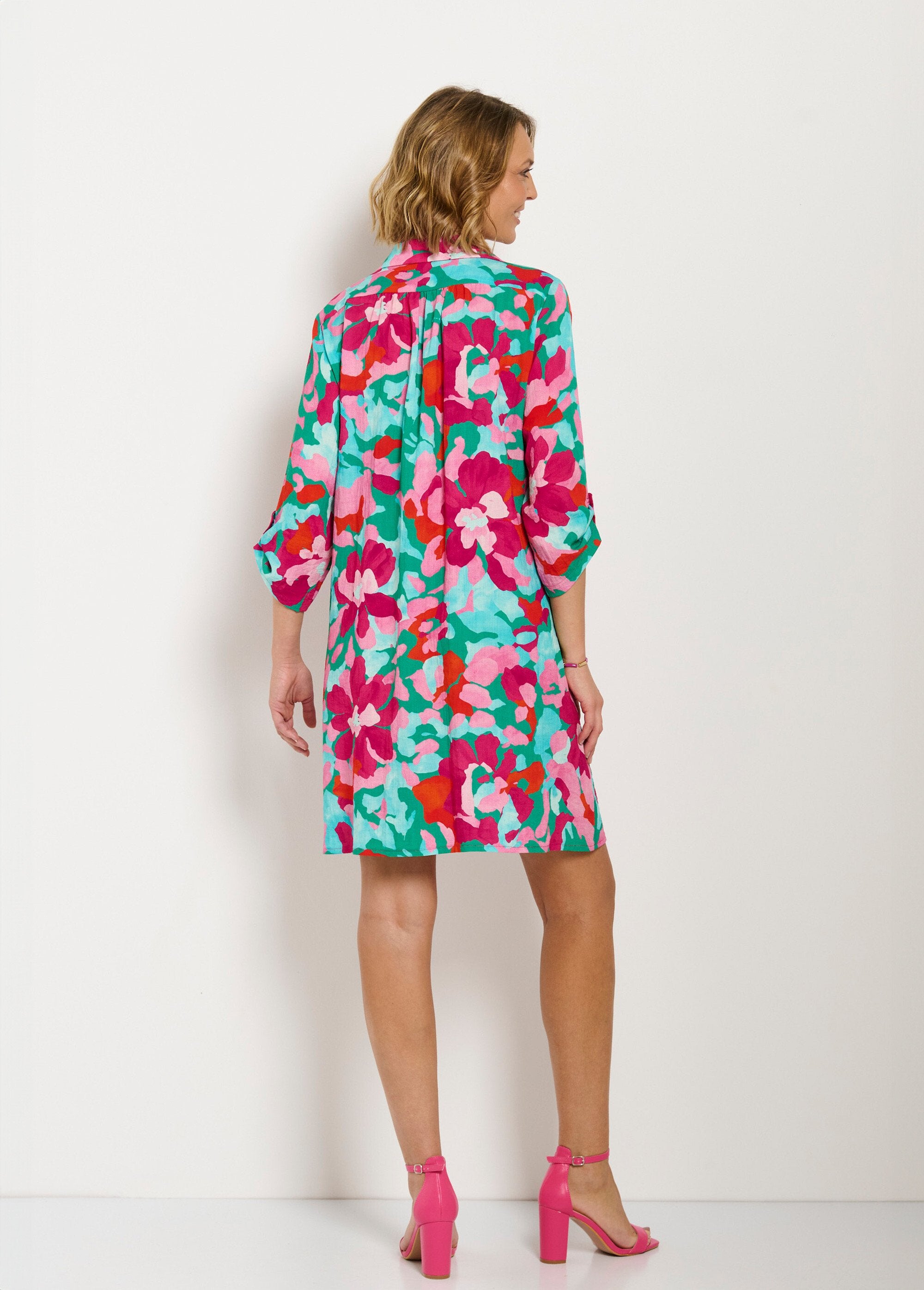 Korte_blousejurk_met_bloemen_en_3/4_oprolmouwen_Rose_et_bleu_DO1_slim