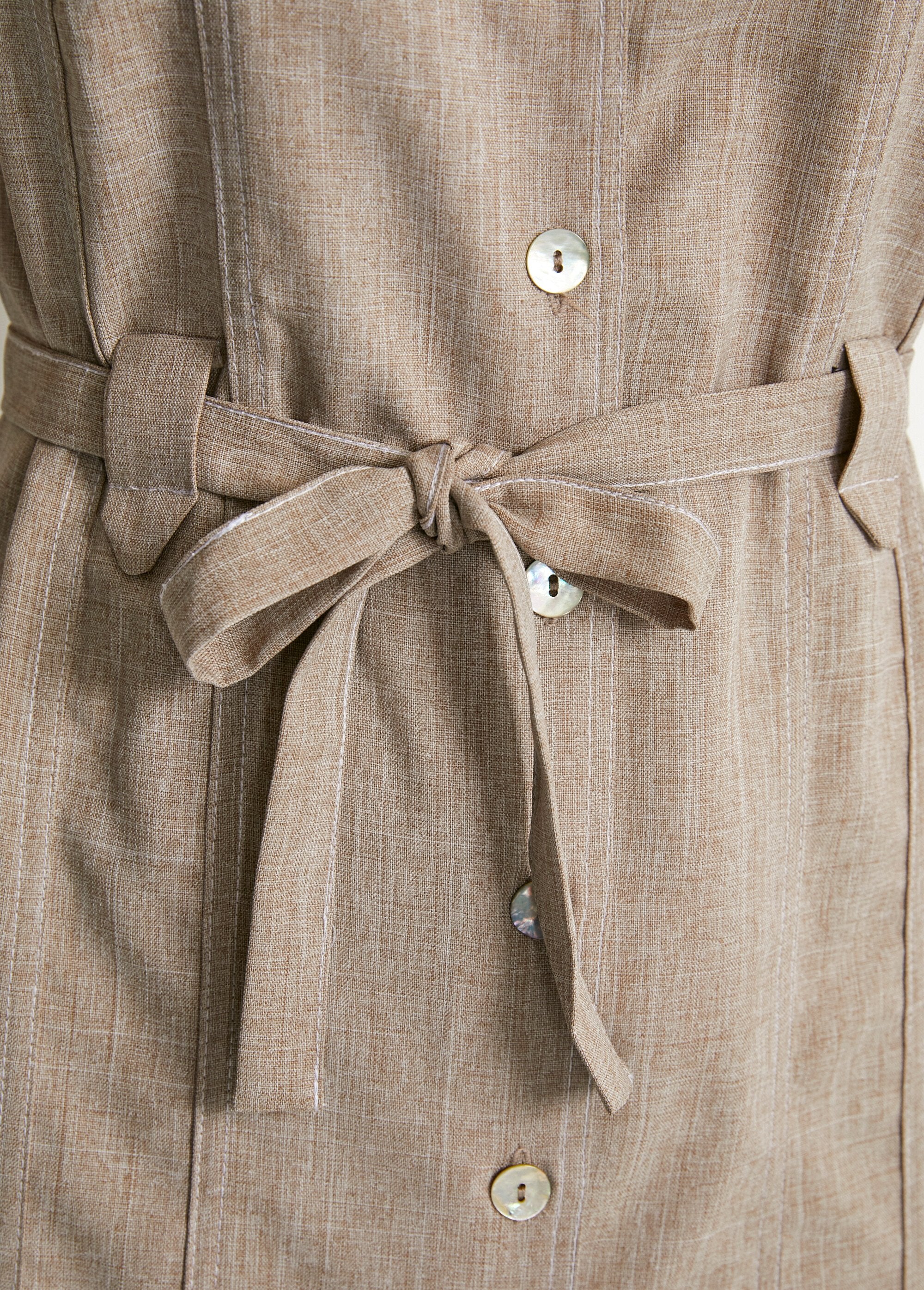 Blousejurk_met_middellange_rechte_snit_Beige_DE4_slim