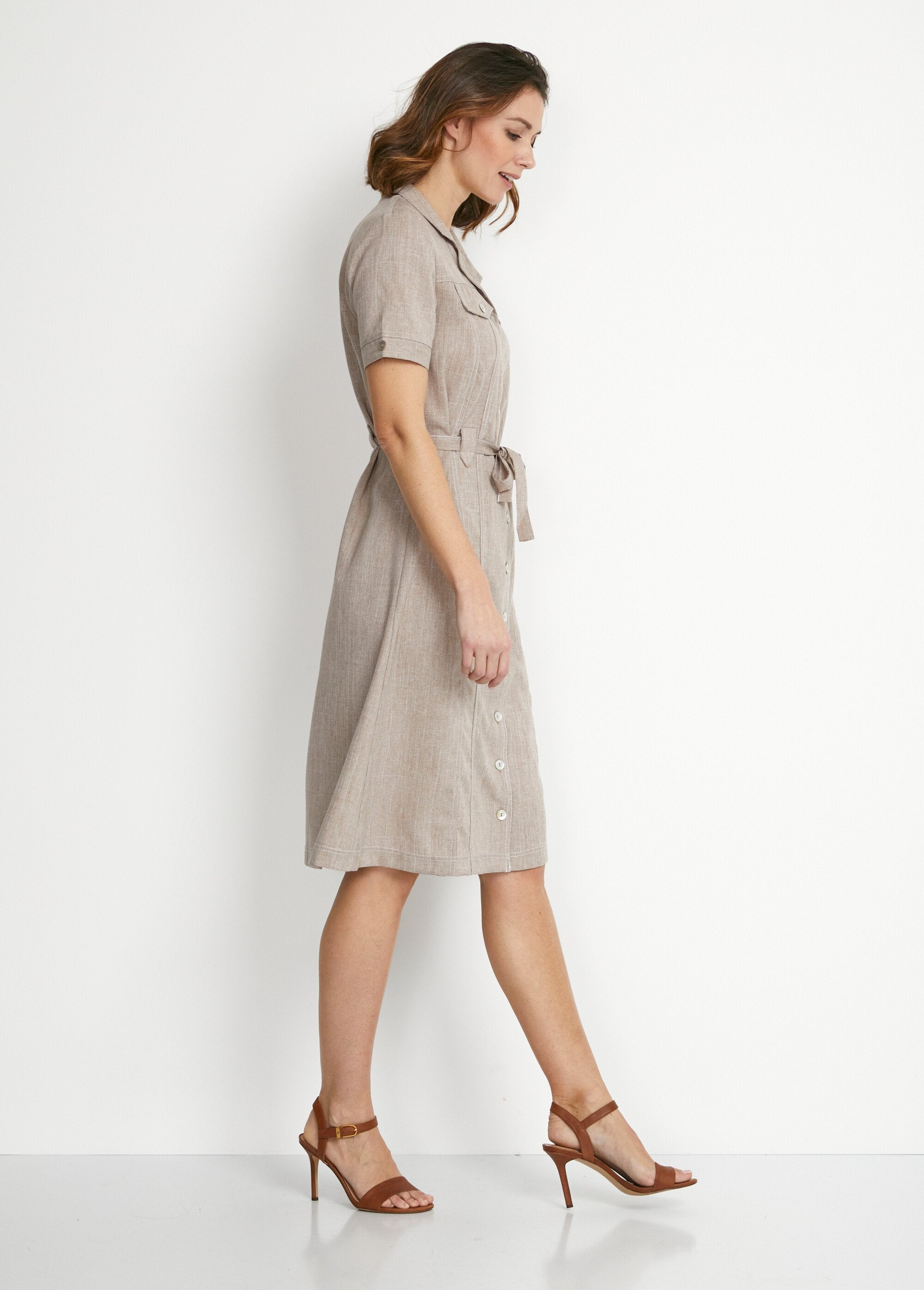 Blousejurk_met_middellange_rechte_snit_Beige_DR1_slim