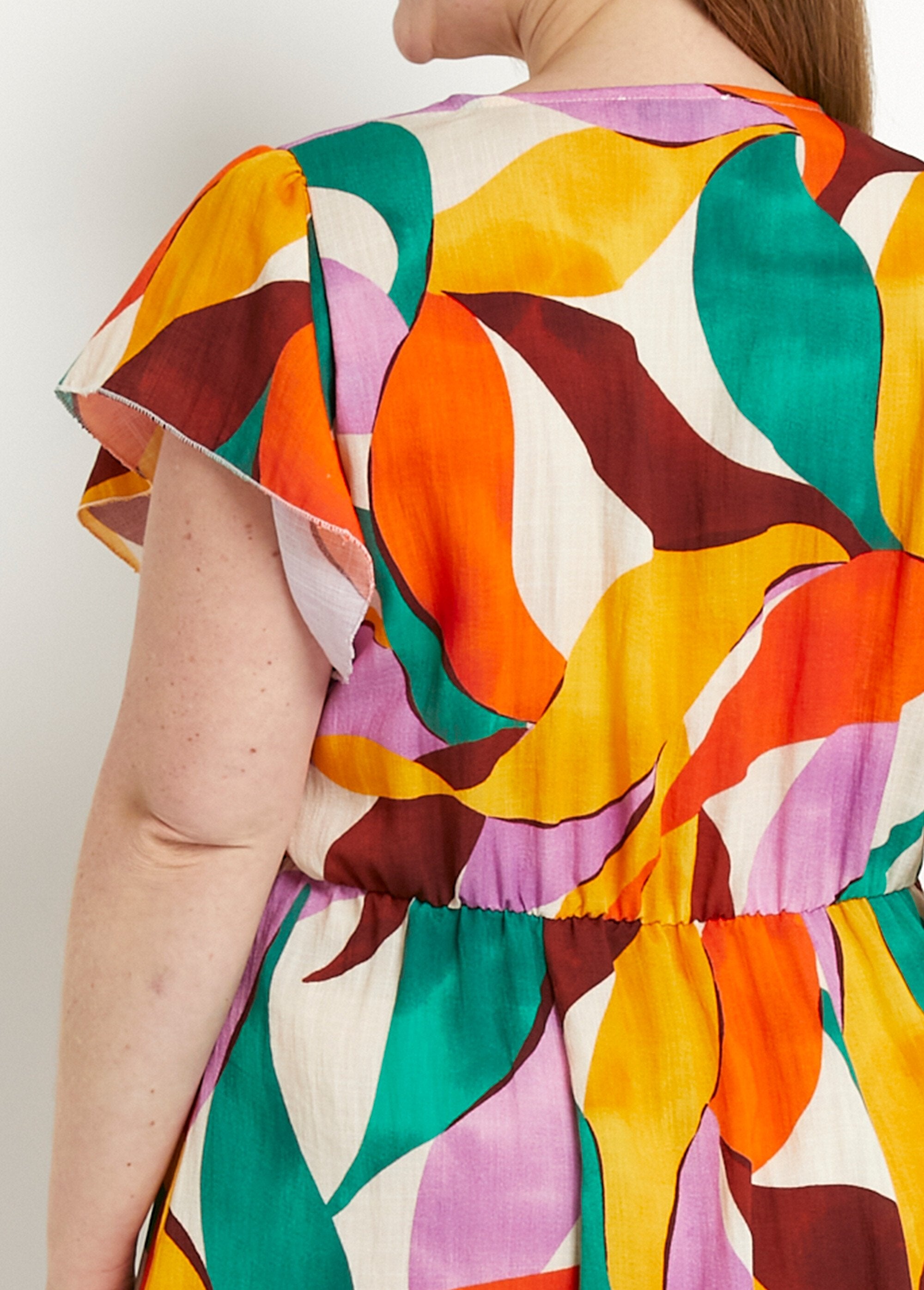 Korte_V-hals_jurk_van_linnen_met_bloemenprint_Orange_et_vert_DE1_curvy