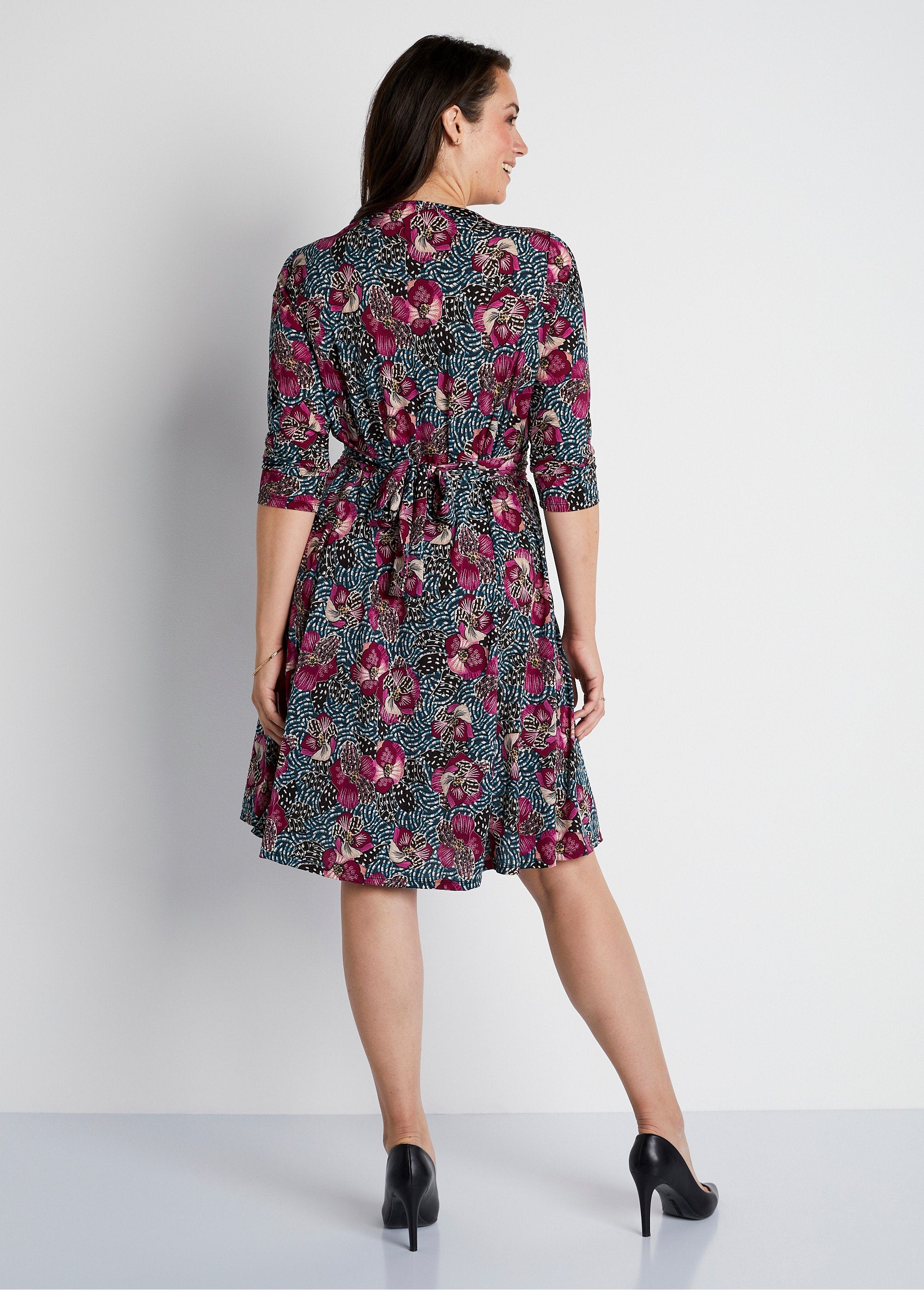 Gebreide_wikkeljurk_Imprime_fuchsia_DO1_curvy