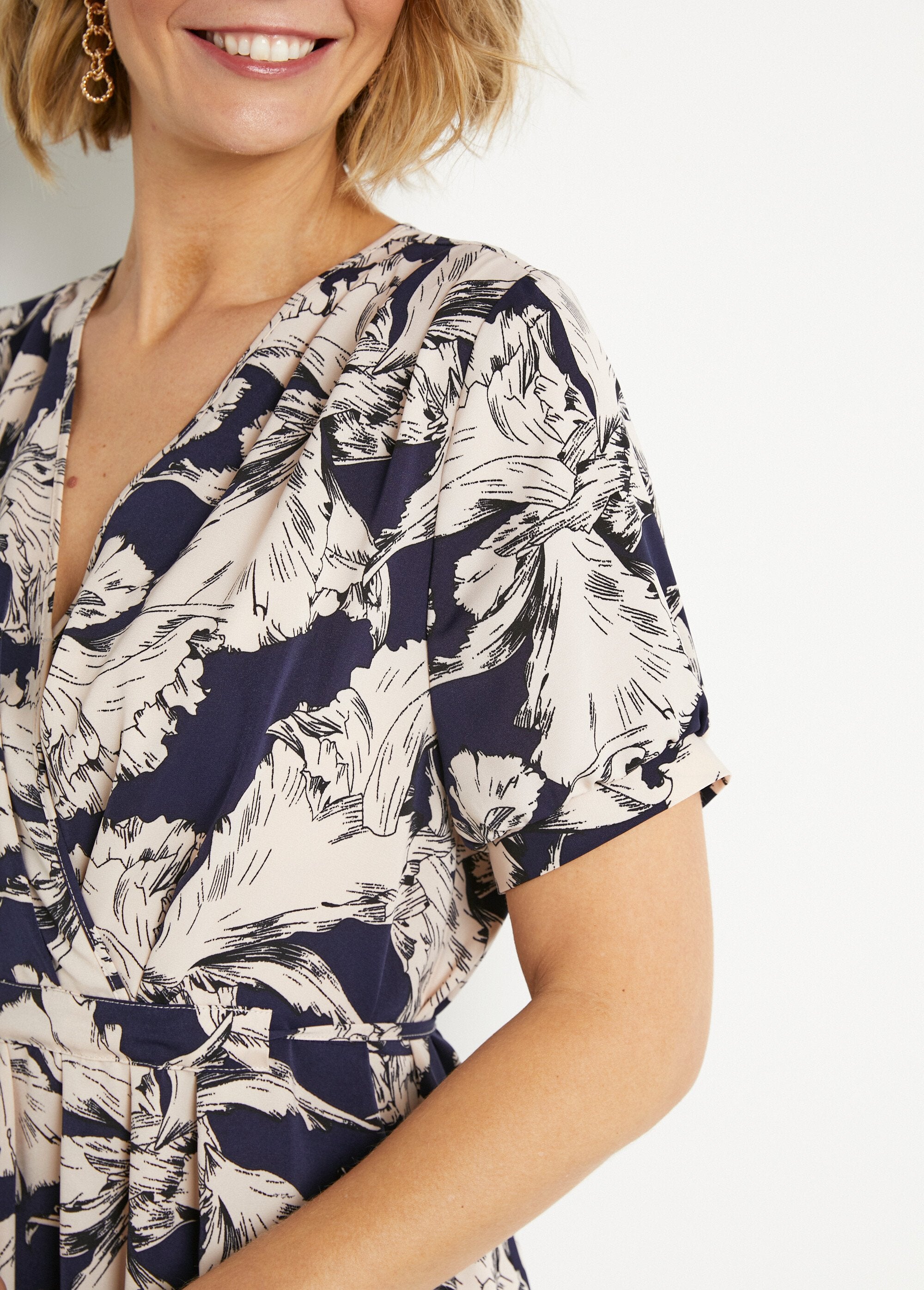 Korte_wikkeljurk_met_grafische_print_Marine_et_blanc_DE1_slim