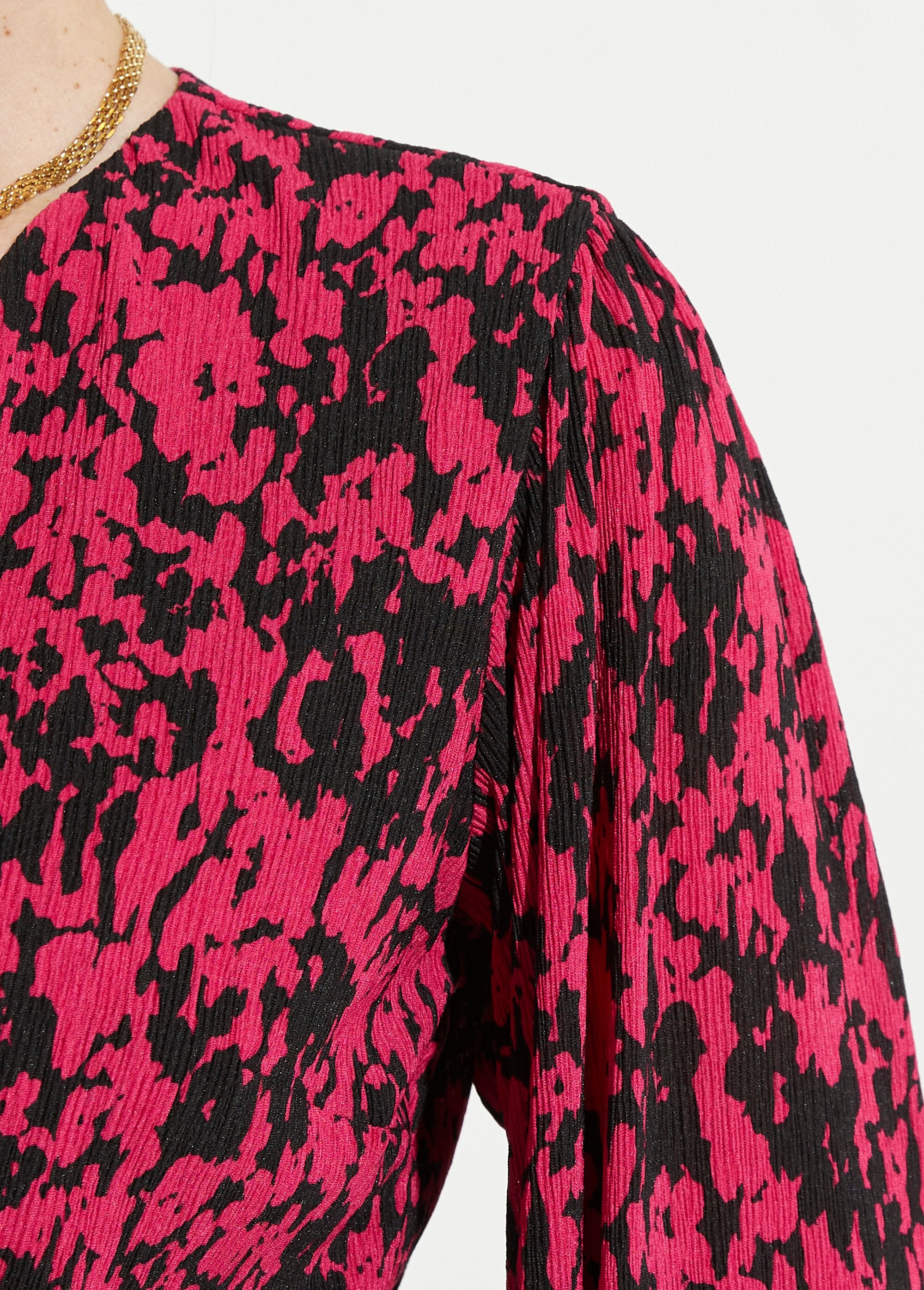 Wikkeljurk_met_tachisteprint_Noir_et_fuchsia_DE2_slim