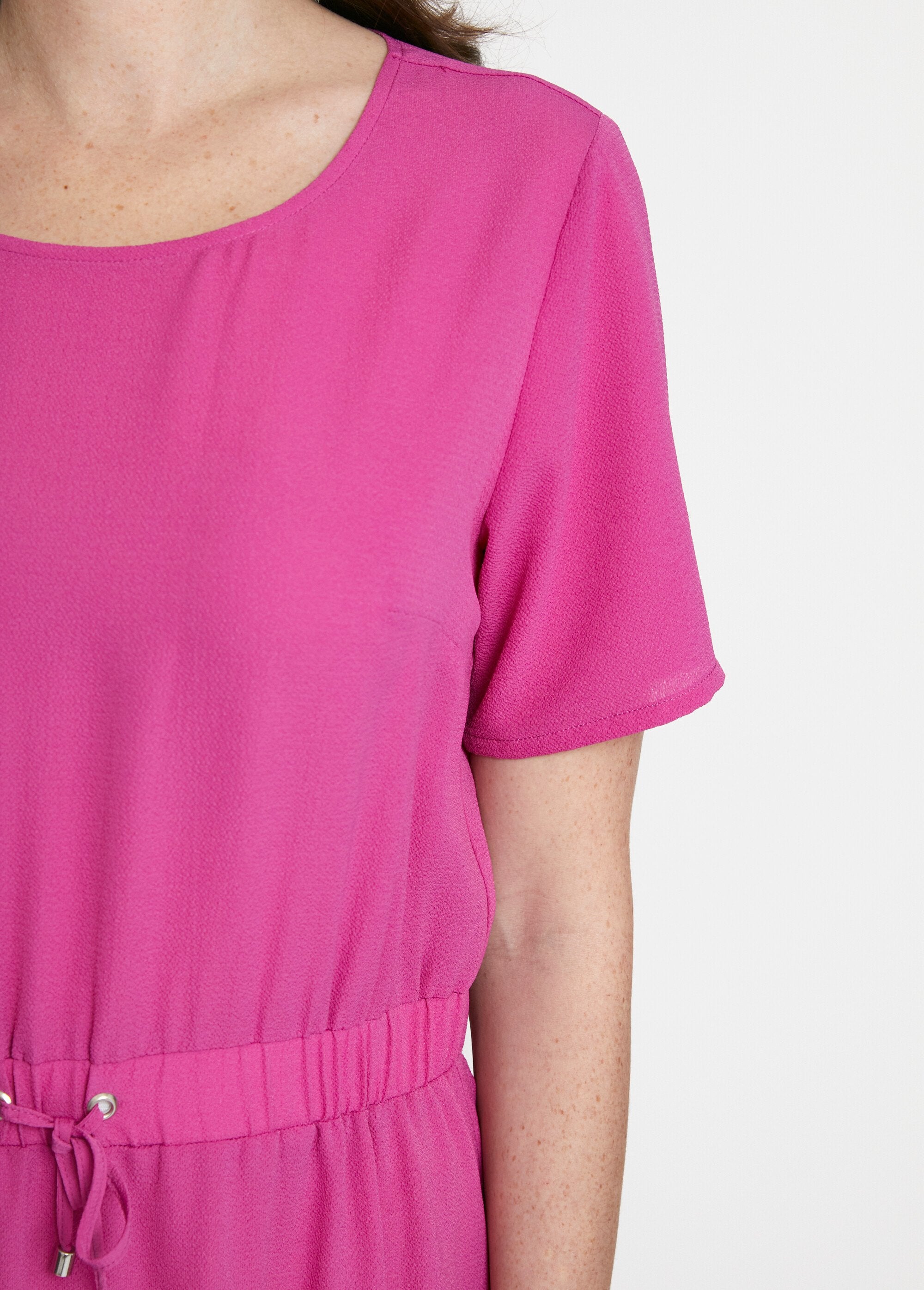 Korte_rechte_jurk_met_elastiek_in_de_taille_Uni_fuchsia_DE2_slim