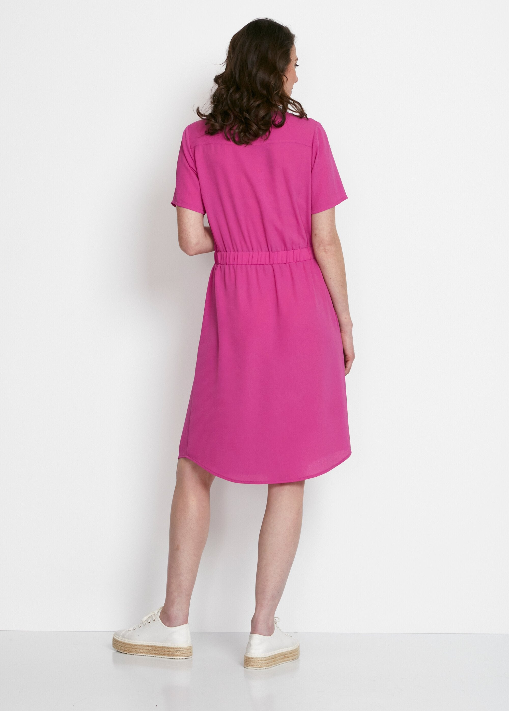 Korte_rechte_jurk_met_elastiek_in_de_taille_Uni_fuchsia_DO1_slim