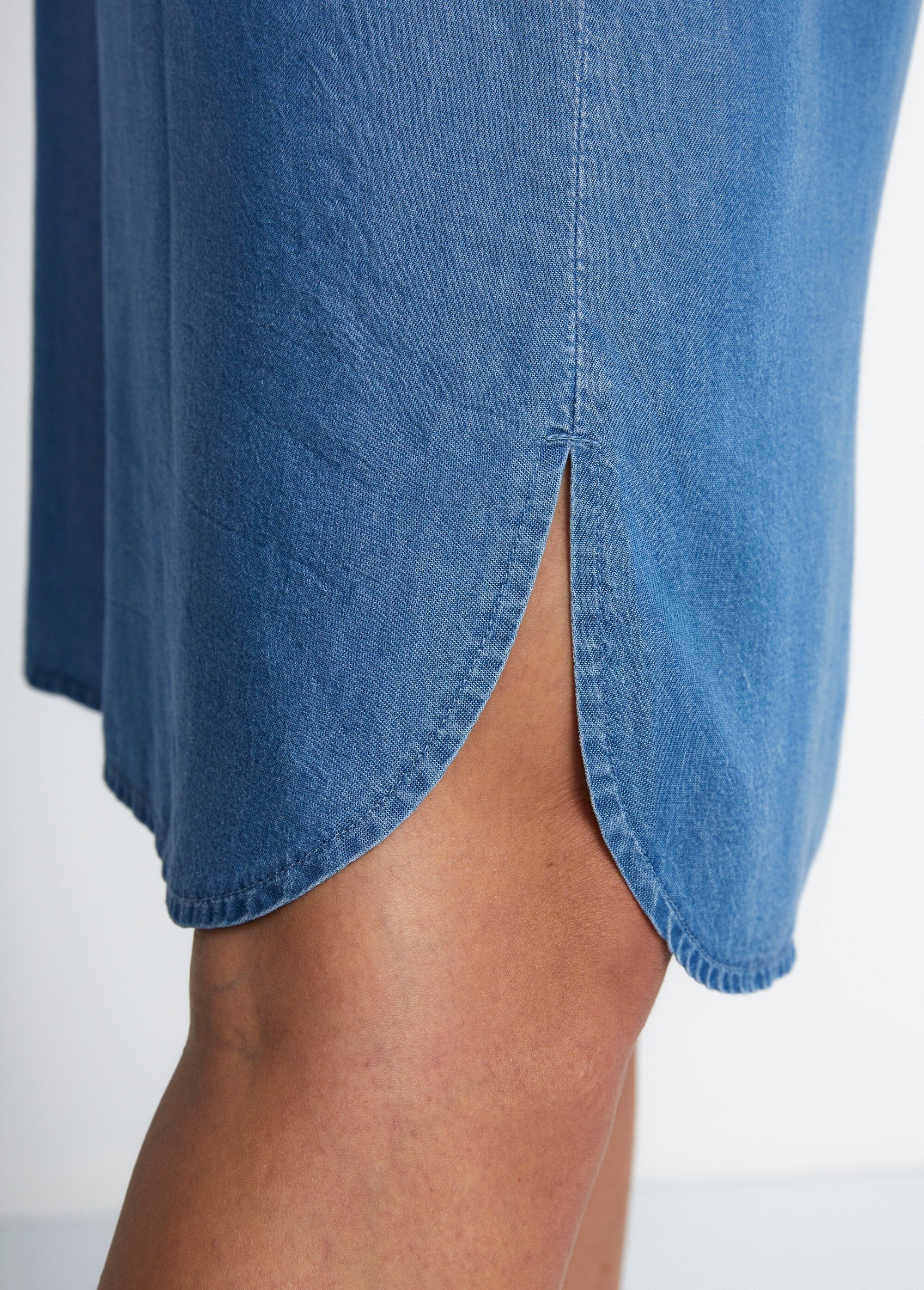 Korte_rechte_jurk_van_Lyocell-stof_Blauw_DE4_slim