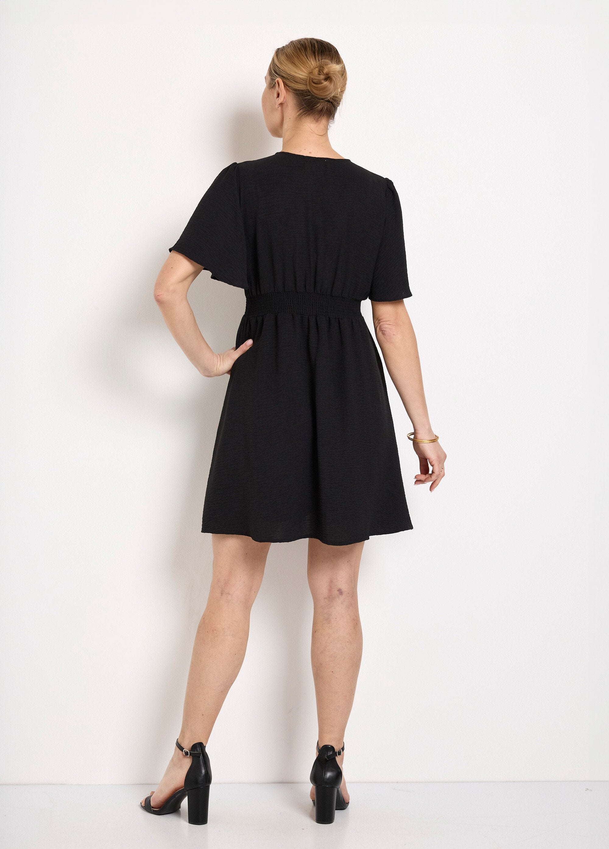 Korte_jurk_met_V-hals_en_empire_taille_Noir_DO1_slim