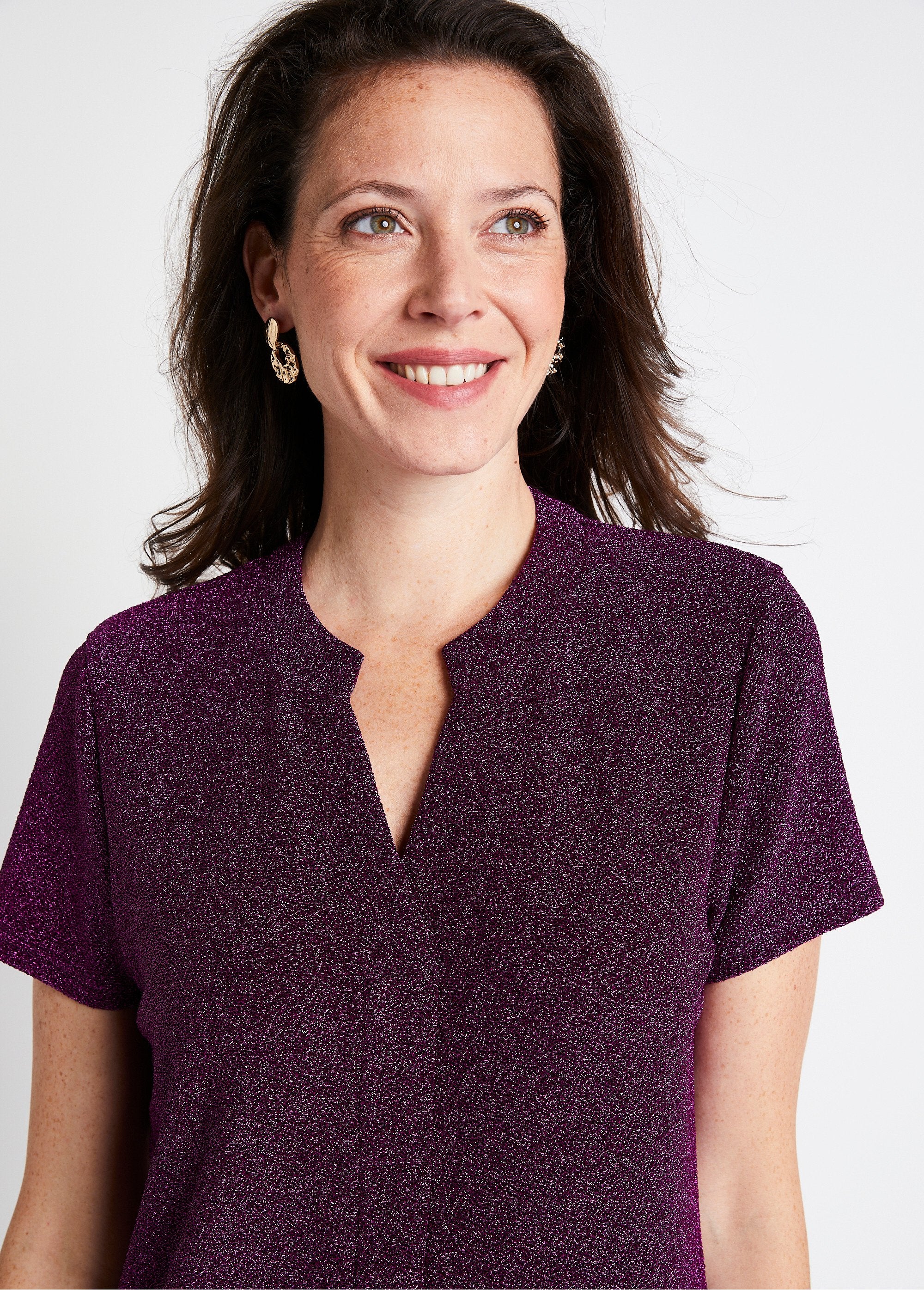 Korte_uitlopende_jurk_van_glanzend_breisel_Rose_DE1_slim