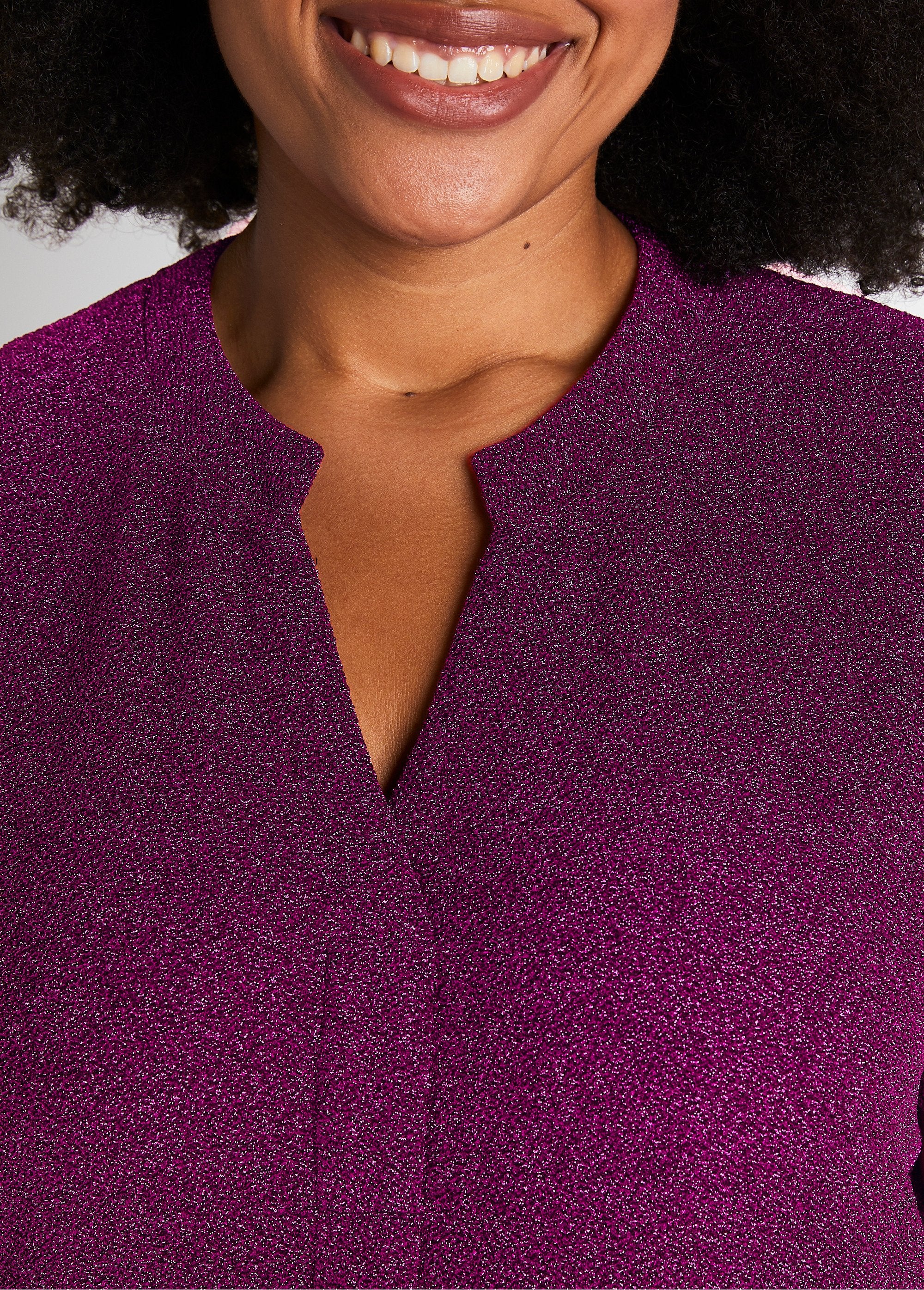 Korte_uitlopende_jurk_van_glanzend_breisel_Rose_DE2_curvy