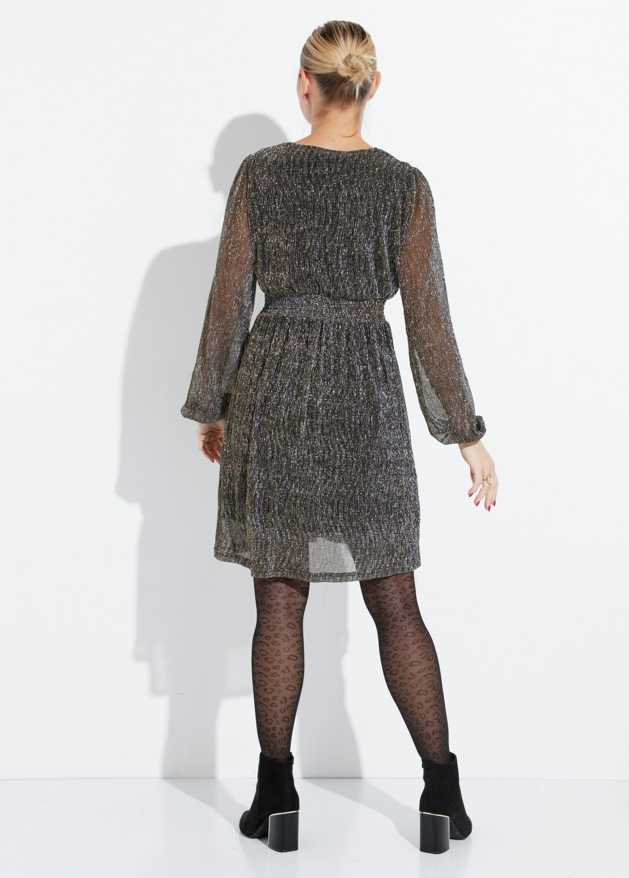 Korte_paillettenjurk_met_hoge_taille_Dore_DO1_slim