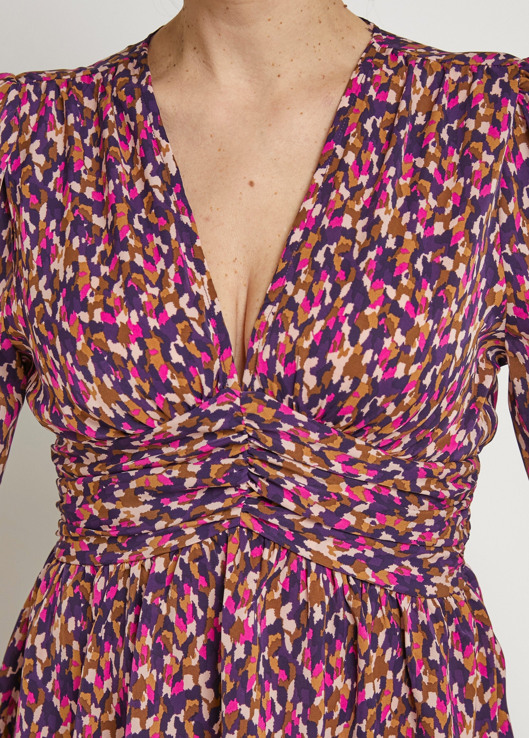 Korte_jurk_in_voile_met_kunstzinnige_print_Violet_imprime_DE1_slim