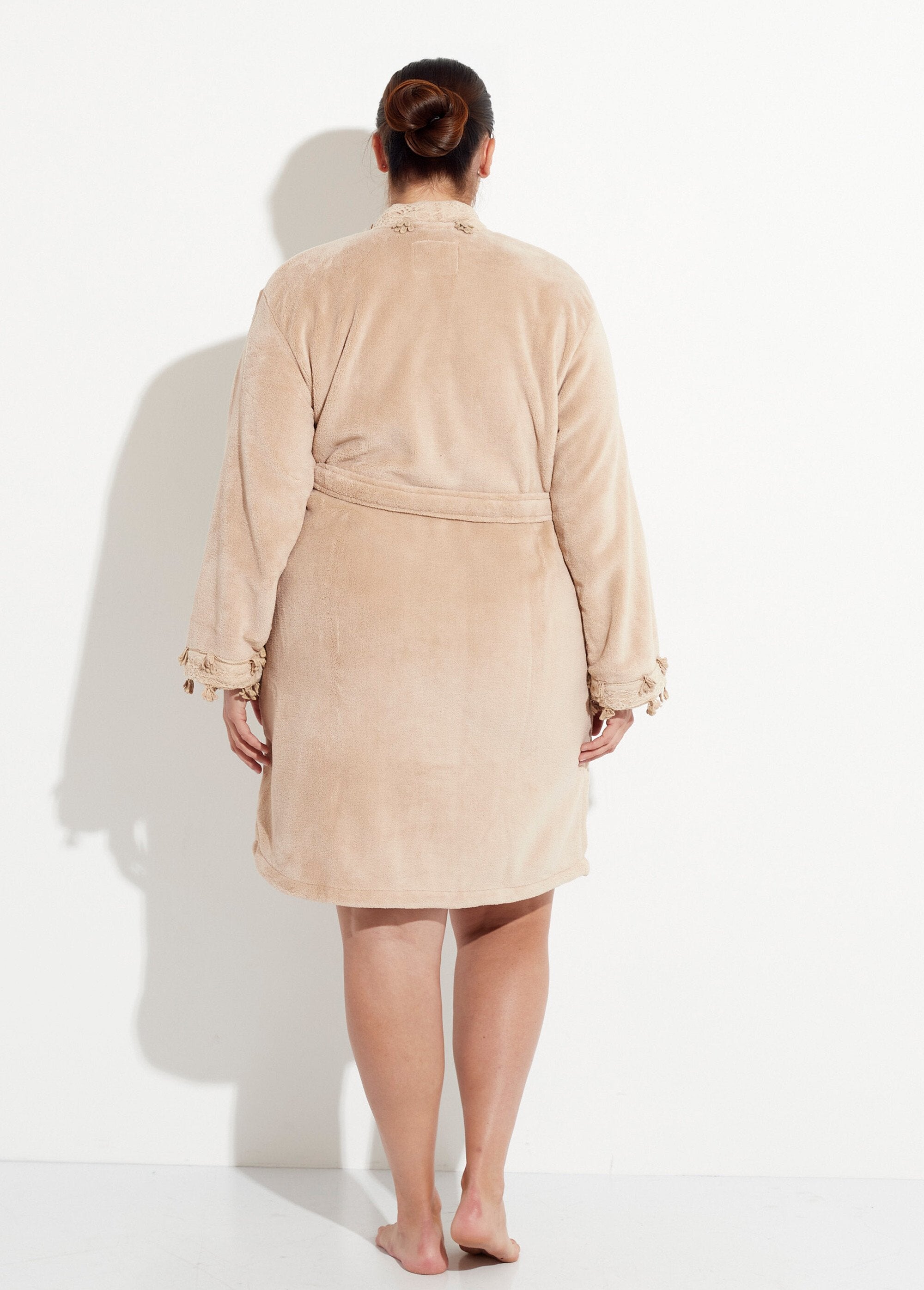 Fleece_kamerjas_met_kanten_rand_Taupe_DO1_curvy