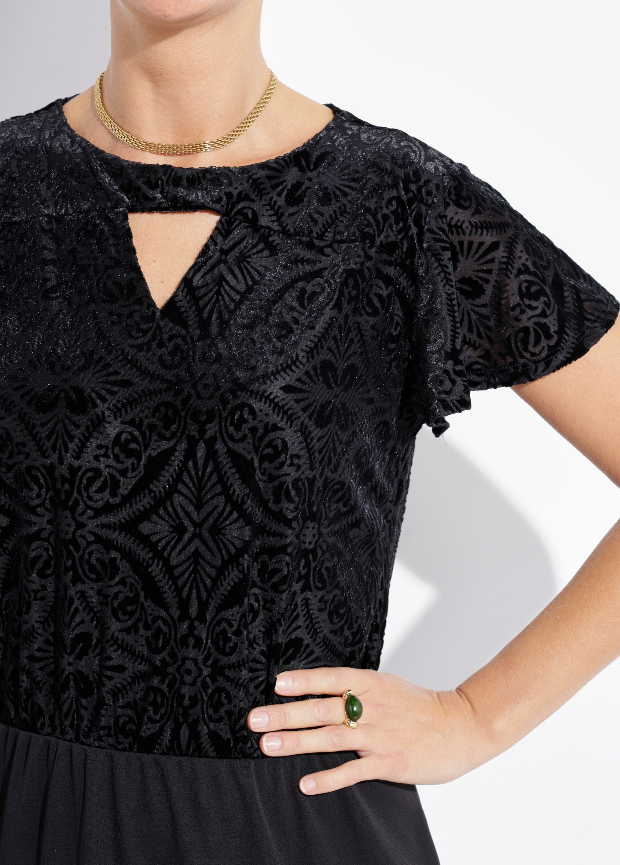 Chique_rechte_jurk_van_fluweel_en_breisel_Noir_DE1_slim