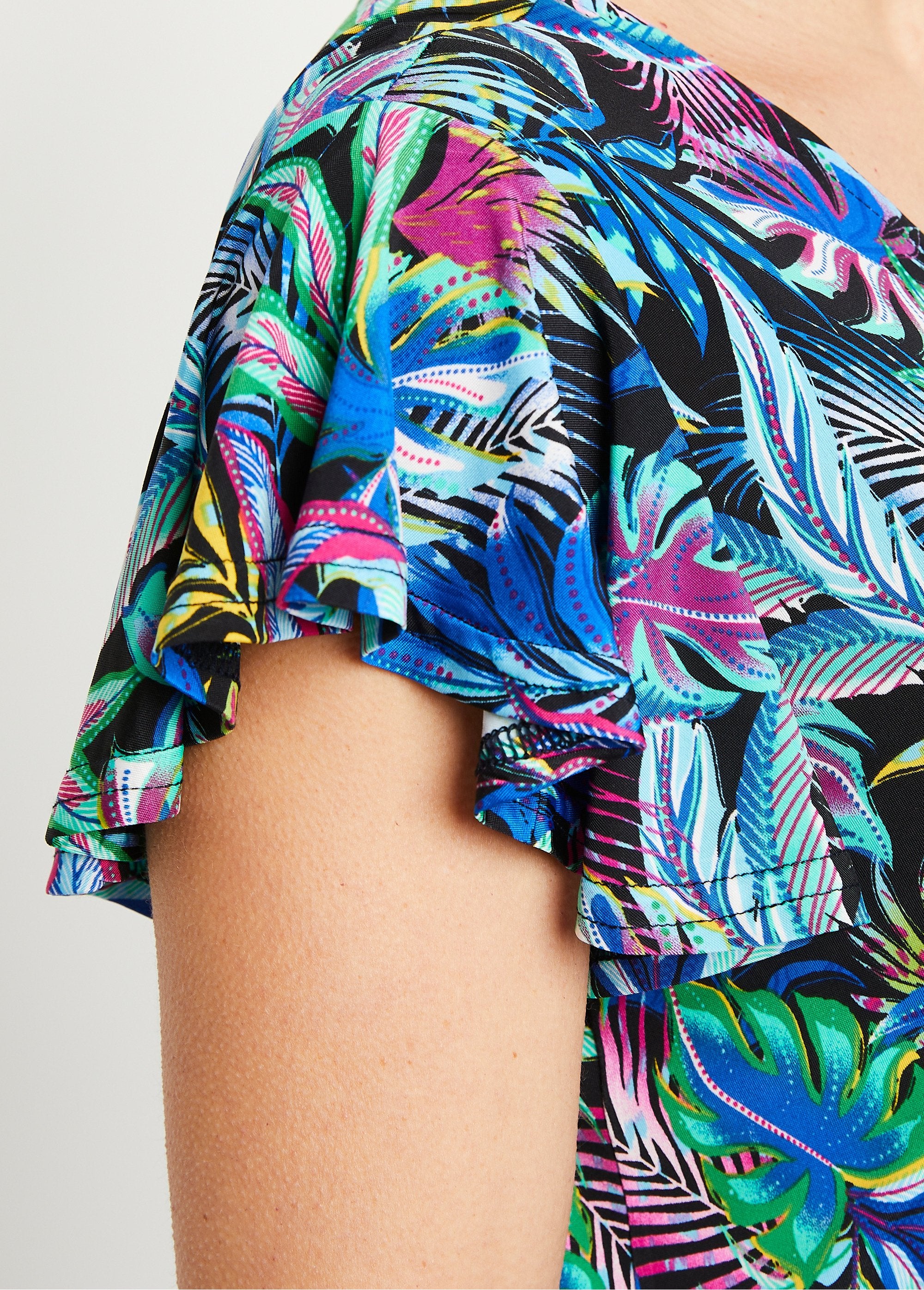 Korte_uitlopende_jurk_met_bladprint_Imp_bleu_DE3_slim