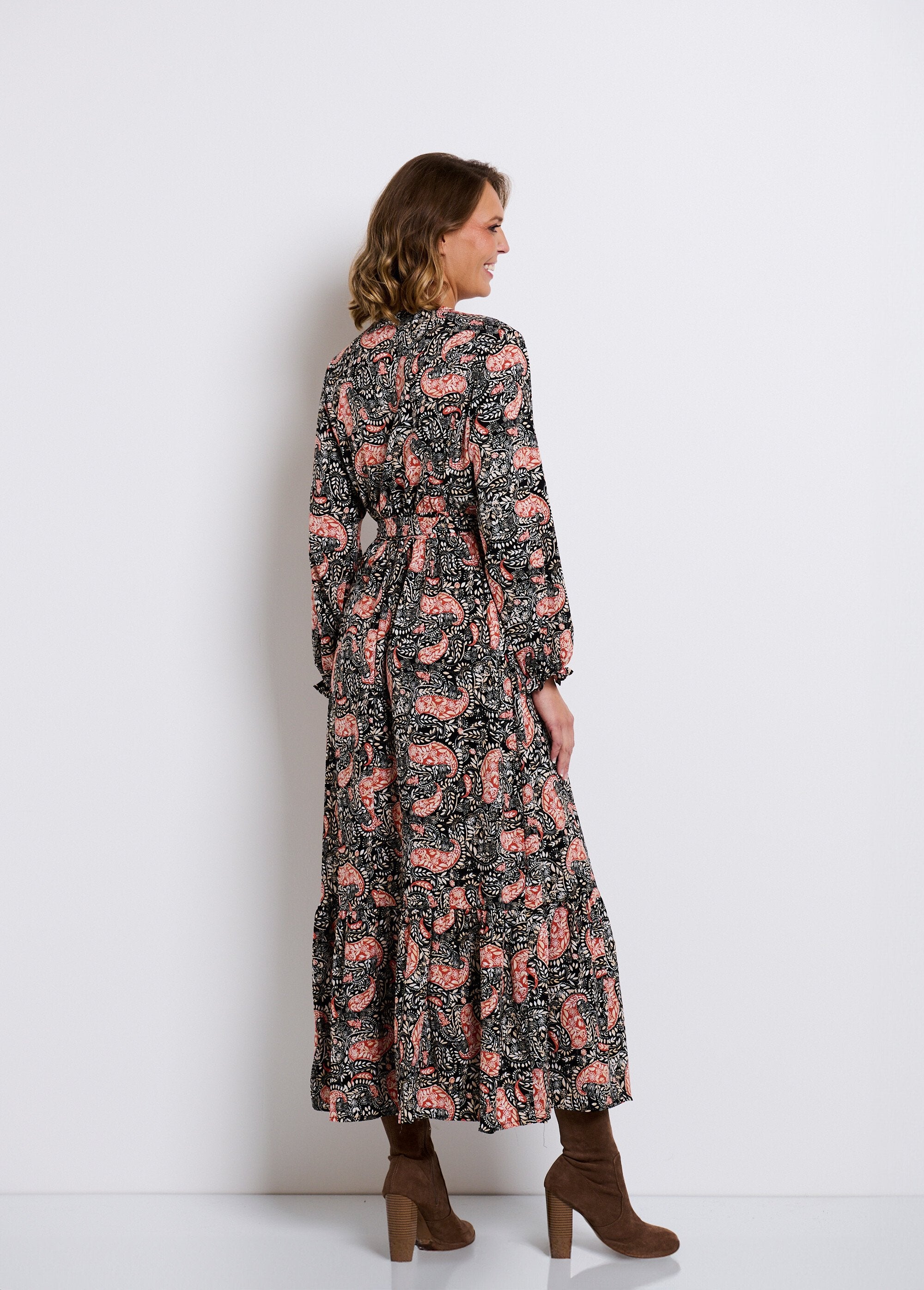 Maxi-jurk_met_elastiek_in_de_taille_Noir_et_brique_DO1_slim