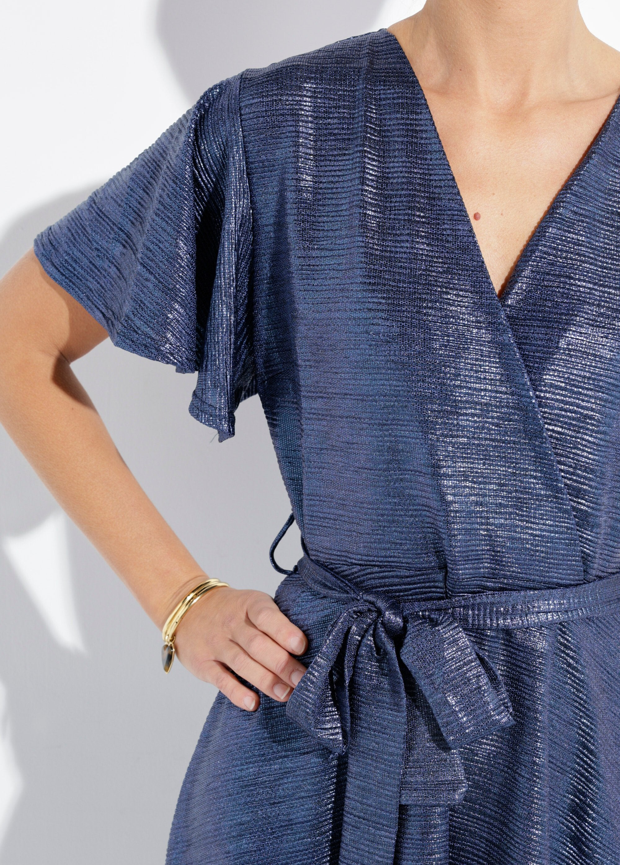 Glimmende_lange_jurk_met_vlindermouwen_Bleu_nuit_DE1_slim