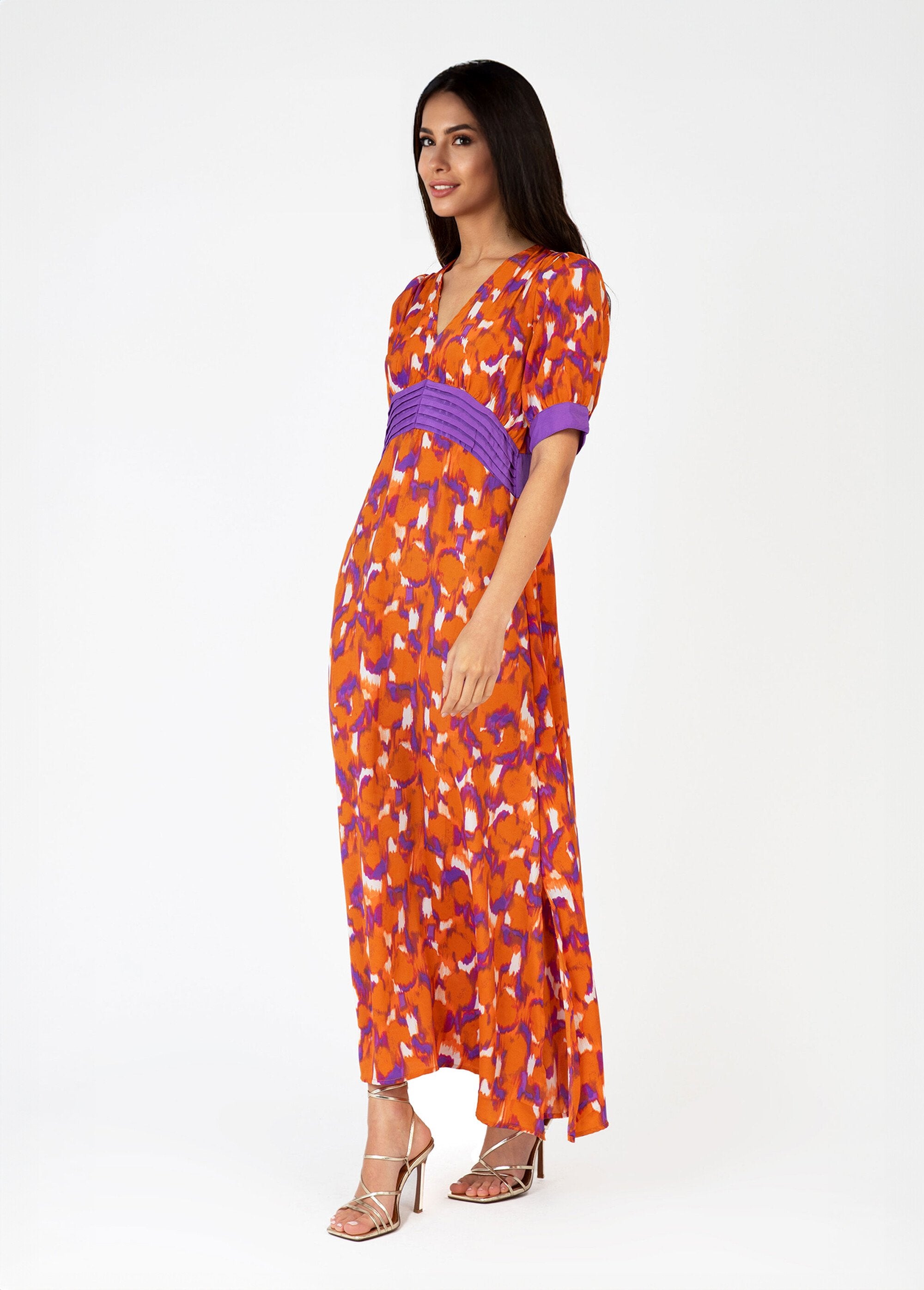 Lange_jurk_met_print_en_geplooide_taille_Oranje_afdrukken_GA1_slim
