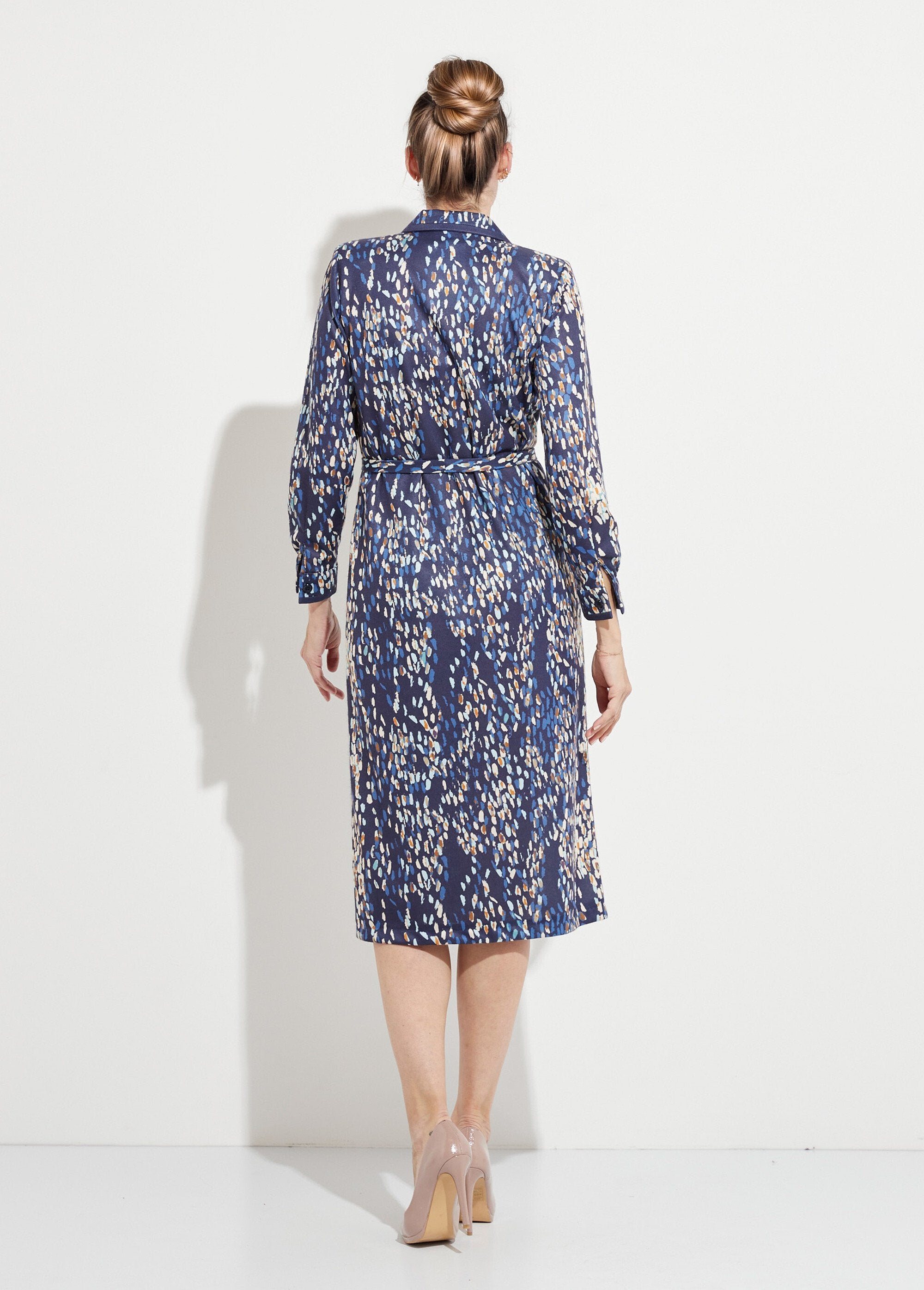 Halflange_jurk_met_double-breasted_tailoring_kraag_Marine_et_beige_DO1_slim