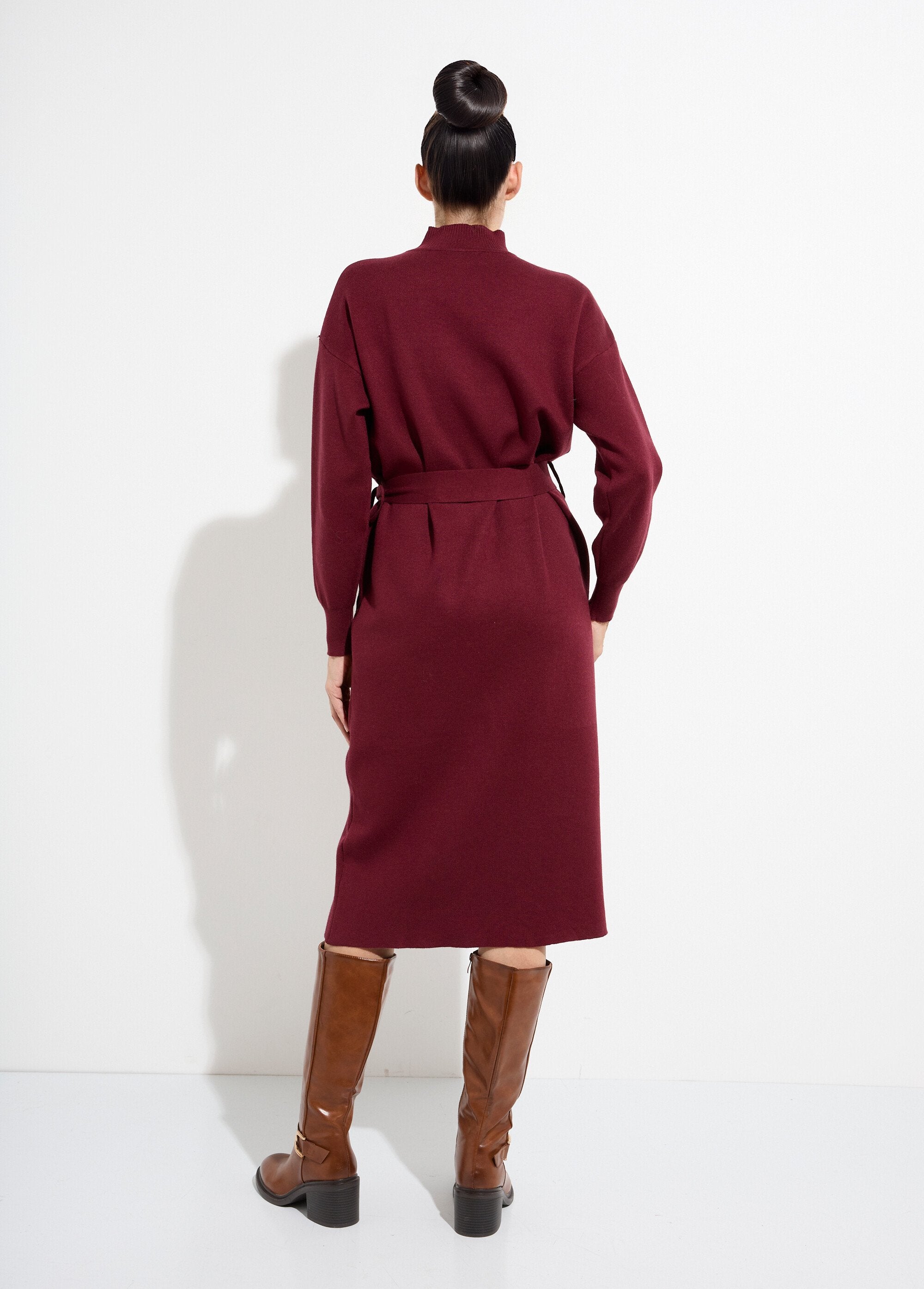 Truienjurk_met_opstaande_kraag_en_metalen_riem_Bordeaux_DO1_slim