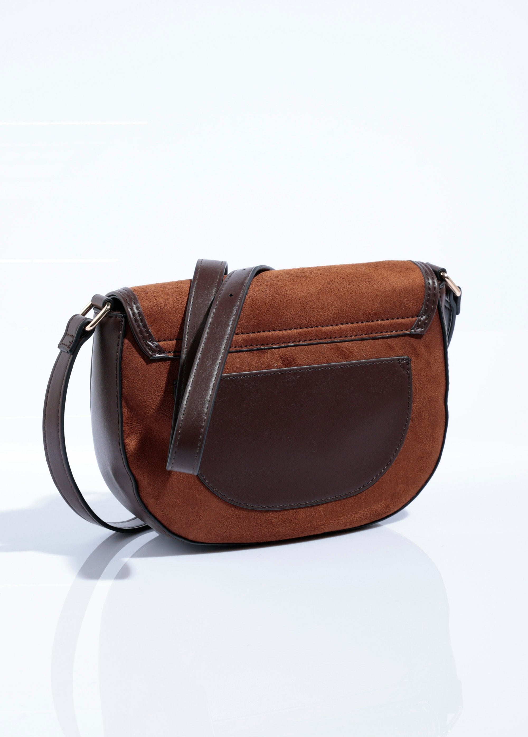 Chique_halve_maan_handtas_van_suède_Camel_DO1_slim