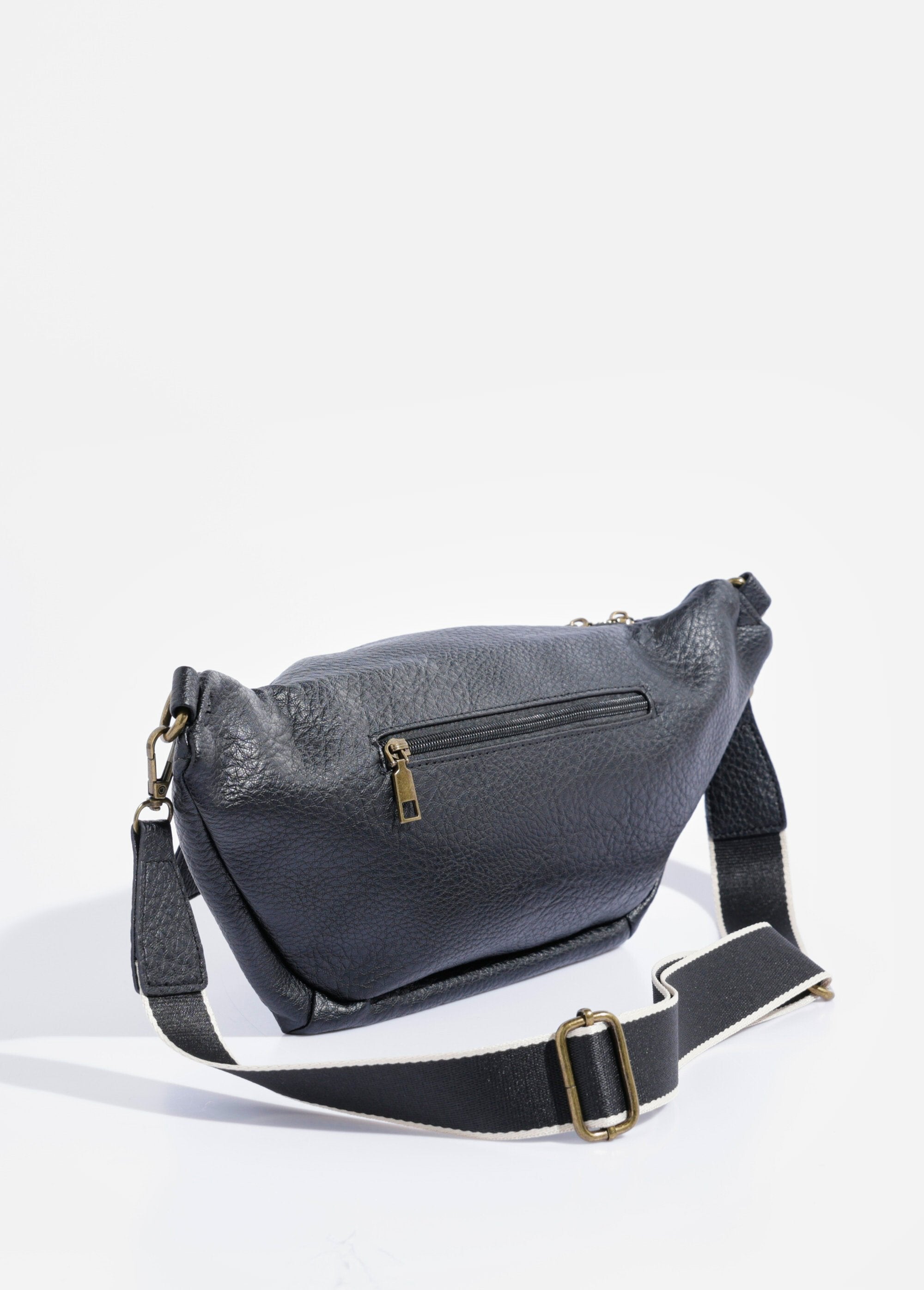 Multi-pocket_heuptasje_met_vintage-effect_Noir_DO1_slim
