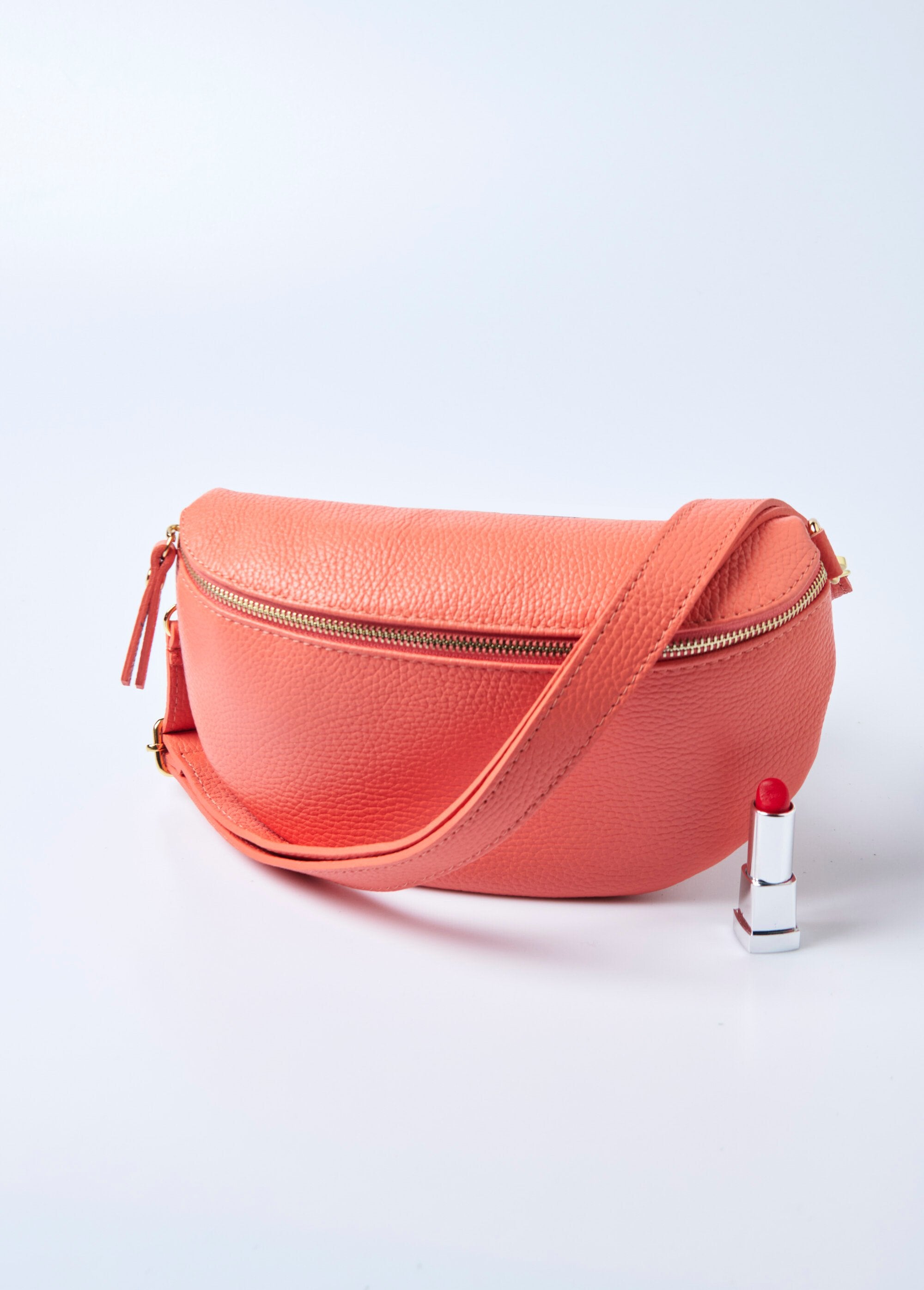 Leren_heuptasje_met_rits_en_schouderriem_Orange_corail_FA1_slim