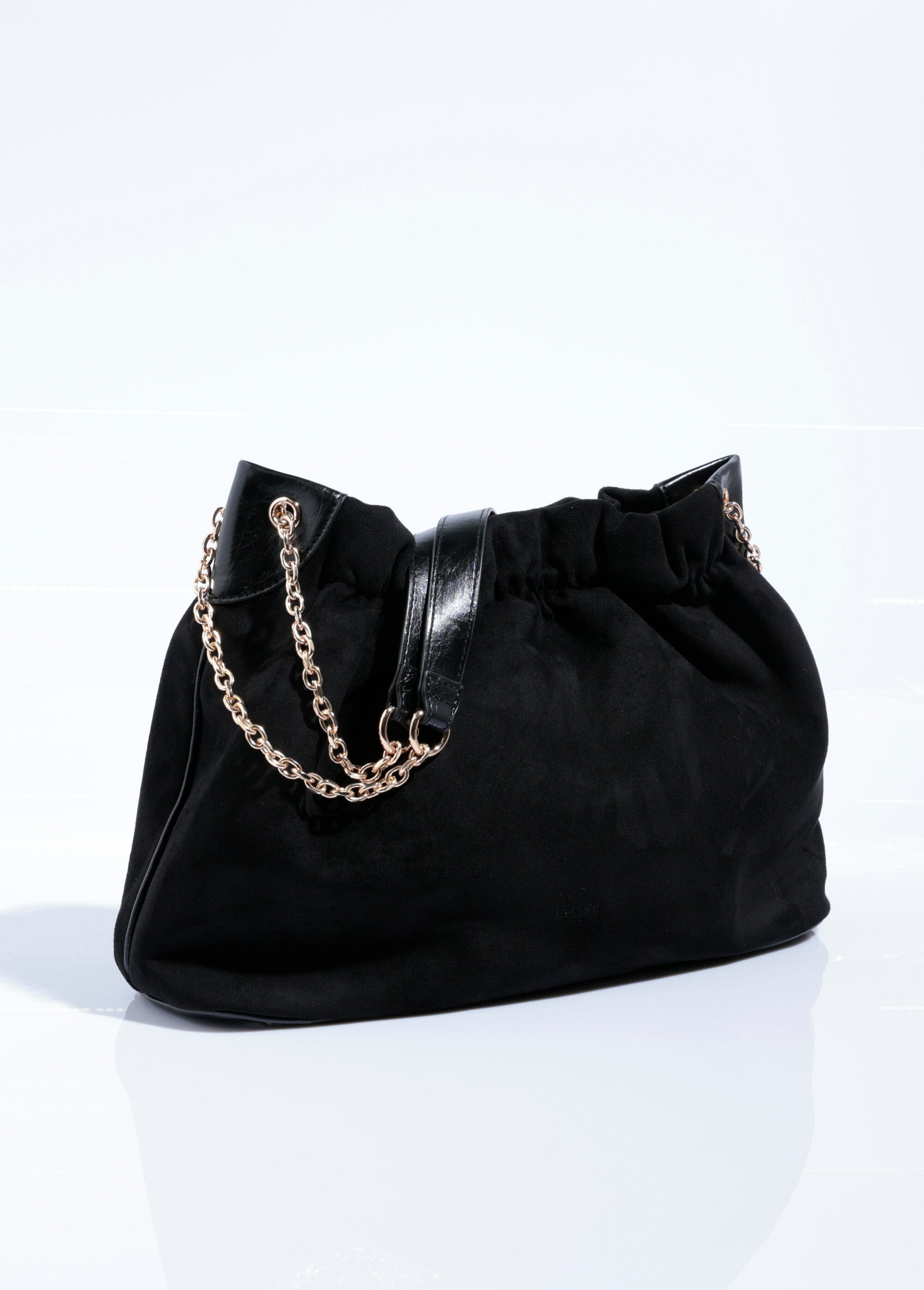 Chique_geplooide_suède_tas_met_metalen_riem_Noir_DO1_slim
