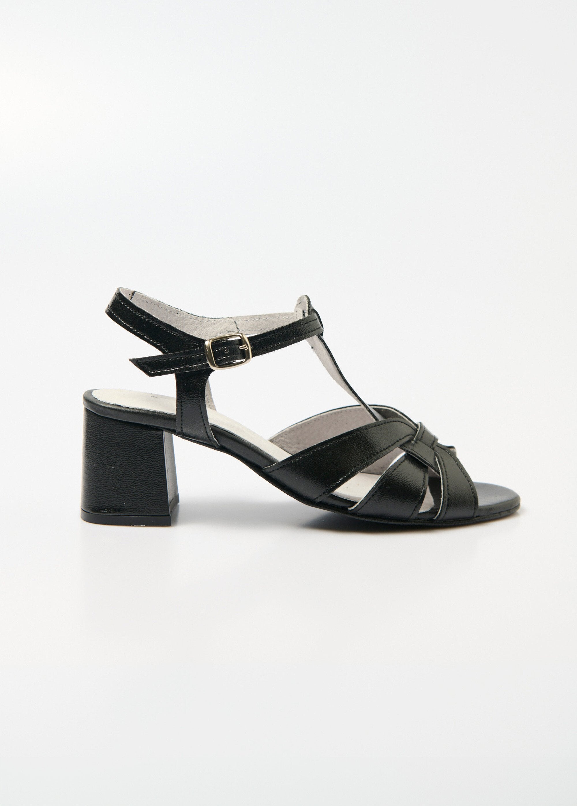 Comfortabele_breedtesandalen_met_gekruiste_bandjes_Noir_DR1_slim