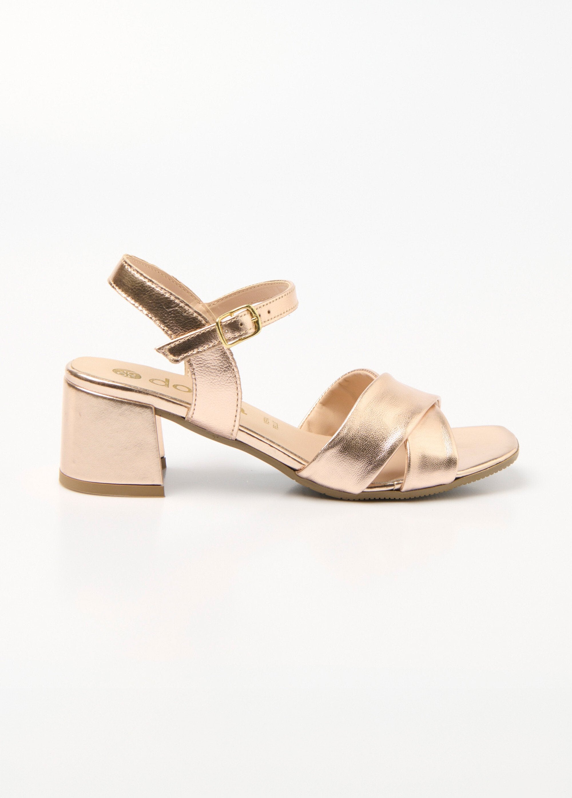 Sandalen_met_hak_in_metallic_leer_met_kriskras_bandjes_Rose_poudre_DR1_slim