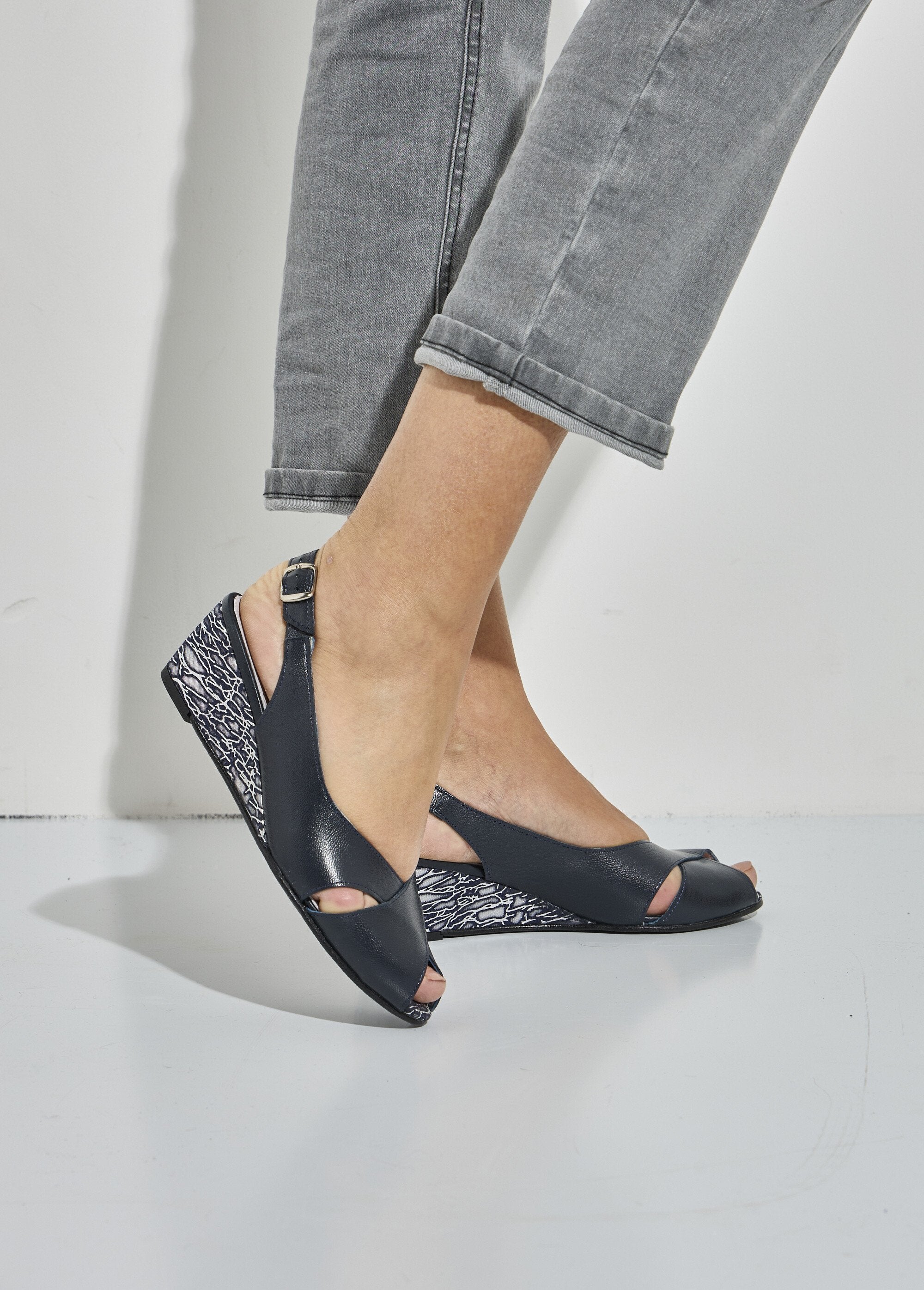 Leren_sandalen_met_open_teen_Marien_SF1_slim