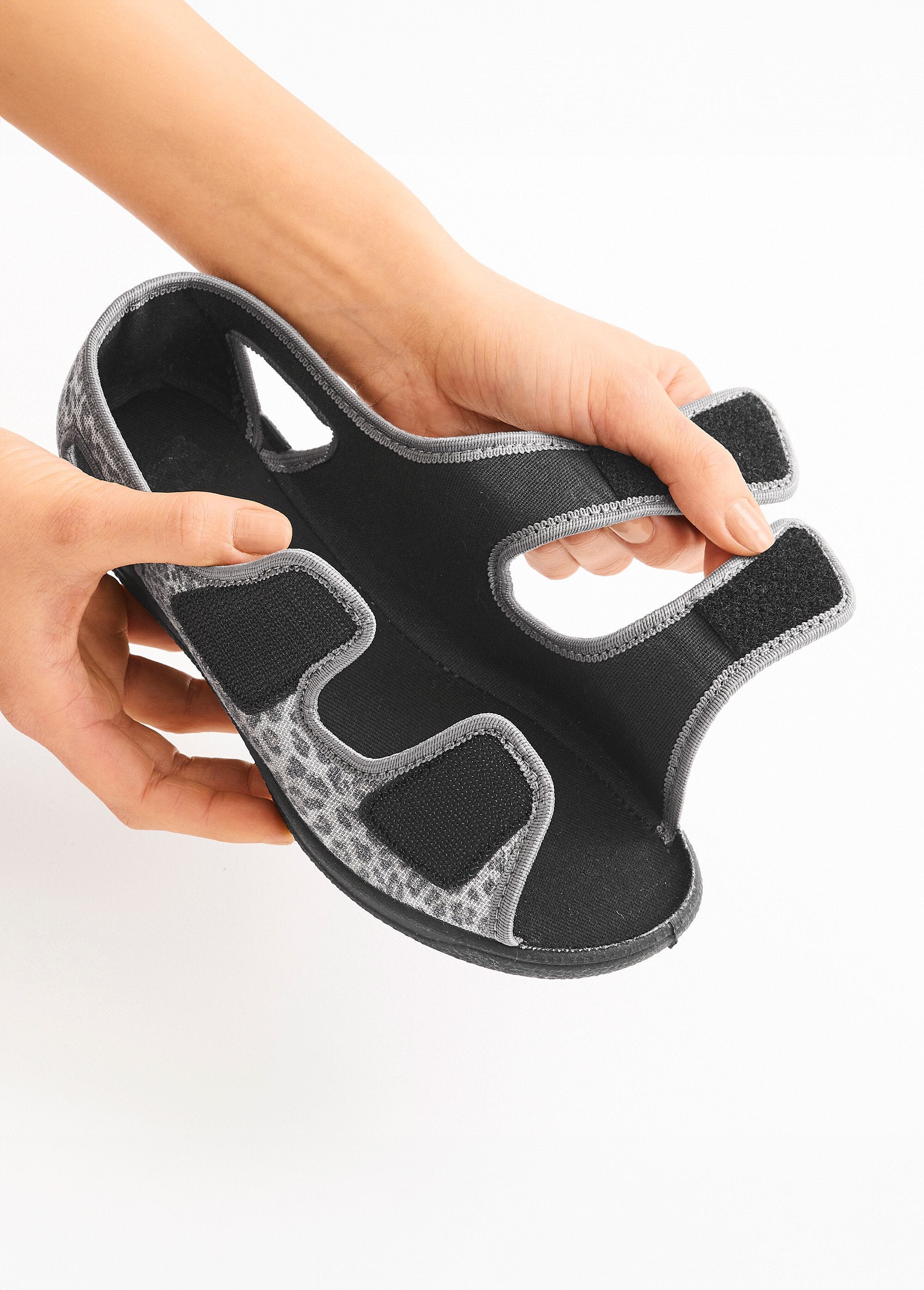 Comfortabele_wijde_vegan_sandalen_Grijs_DE1_slim