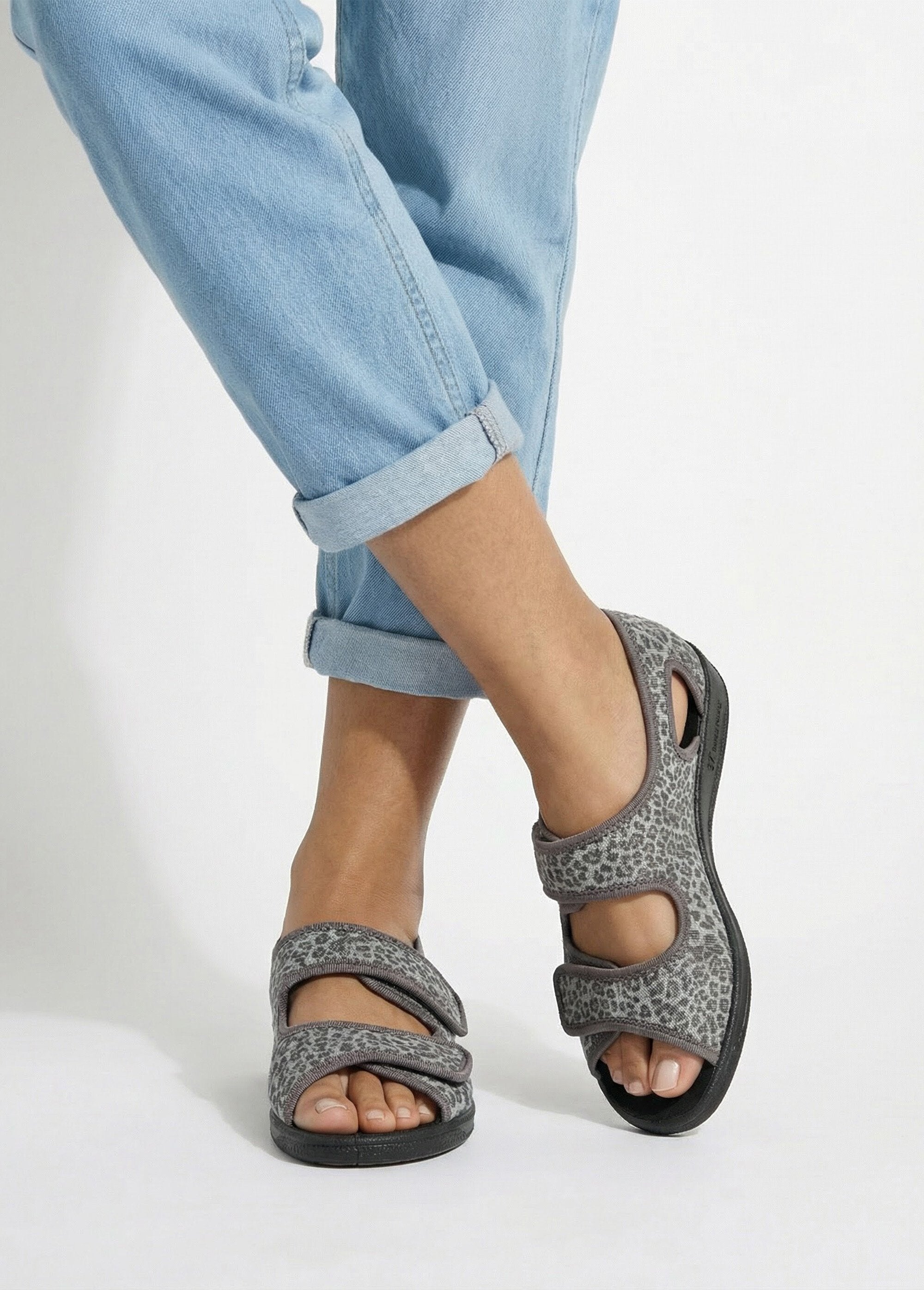 Comfortabele_wijde_vegan_sandalen_Grijs_SF1_slim