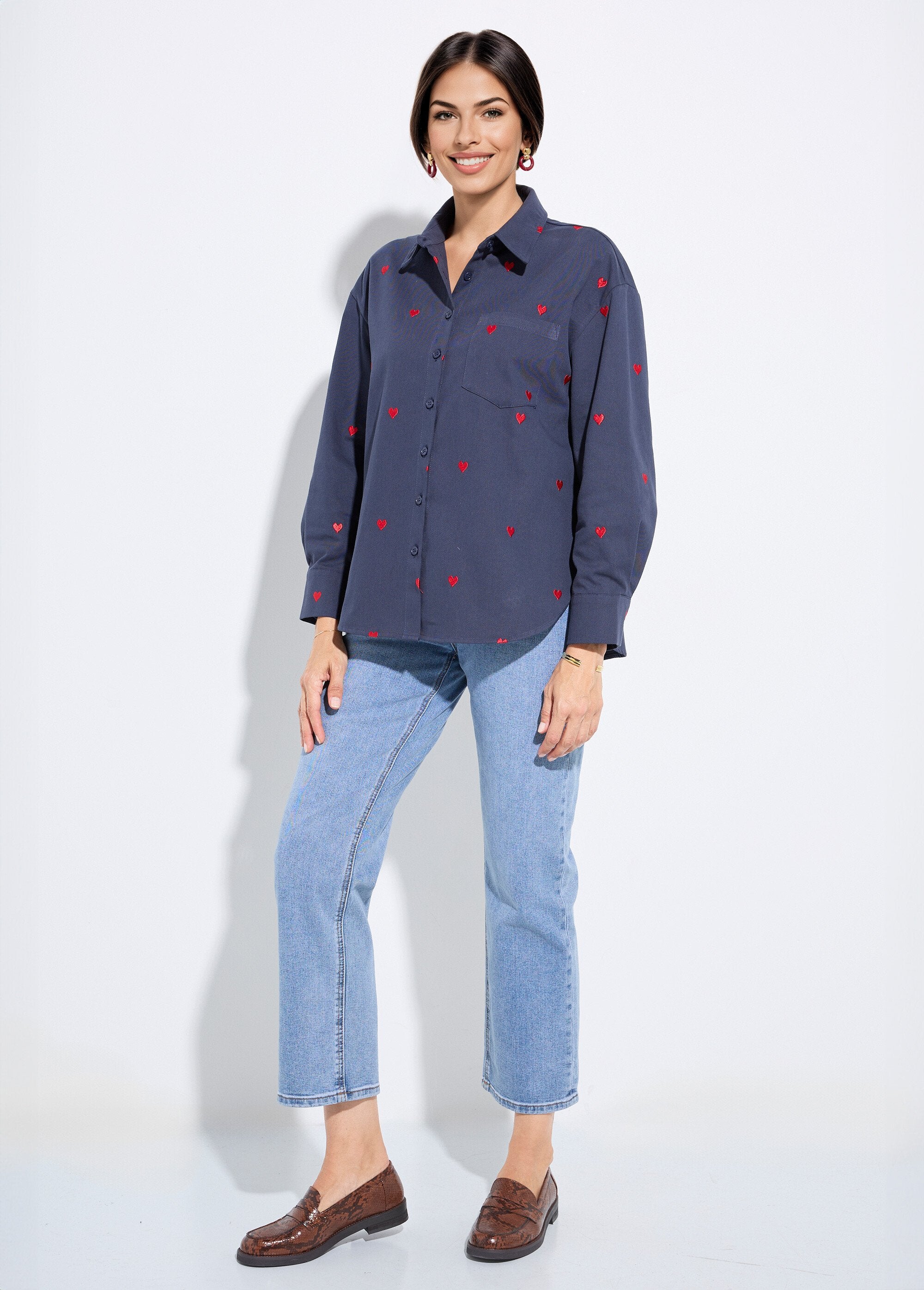 Twill_overshirt_met_geborduurde_hartjes_Marine_SF1_slim