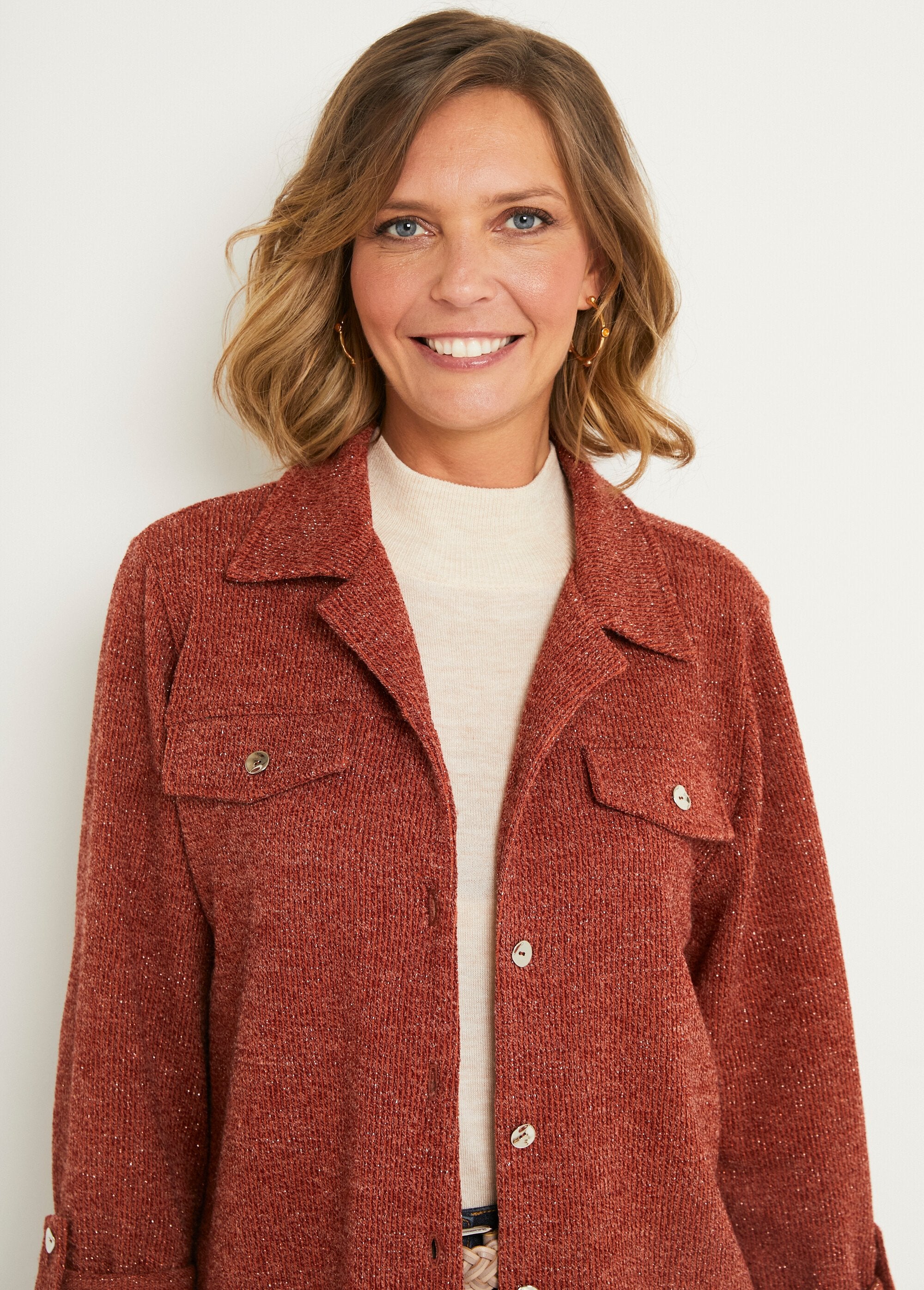 Ribgebreid_overhemd_met_knopen_Marron_DE1_slim