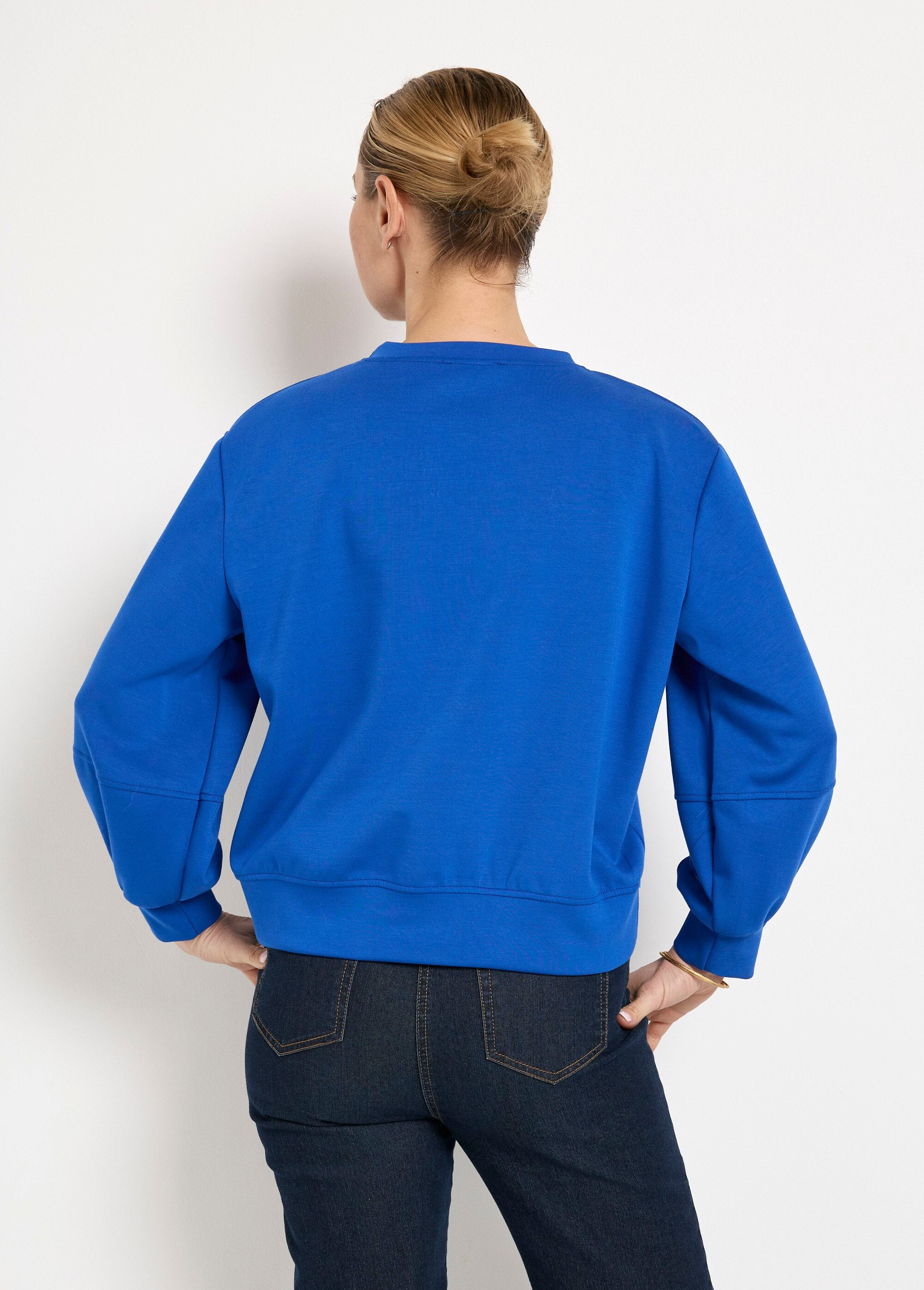 Zacht_gebreid_sweatshirt_met_ronde_hals_Bleu_vif_DO1_slim
