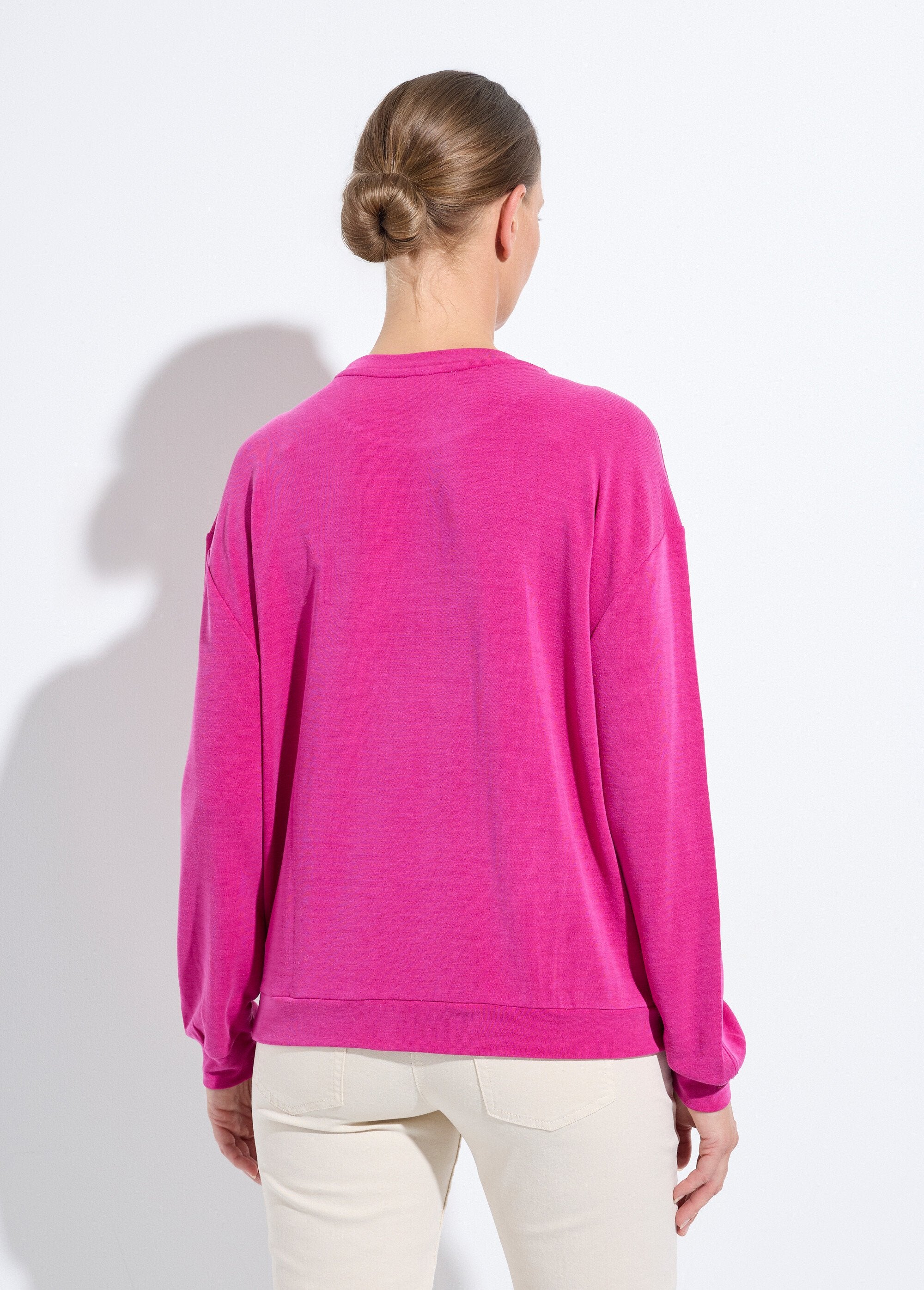 Volume_box_sweatshirt_geborduurd_fleece_glanzend_detail_Cassis_DO1_slim