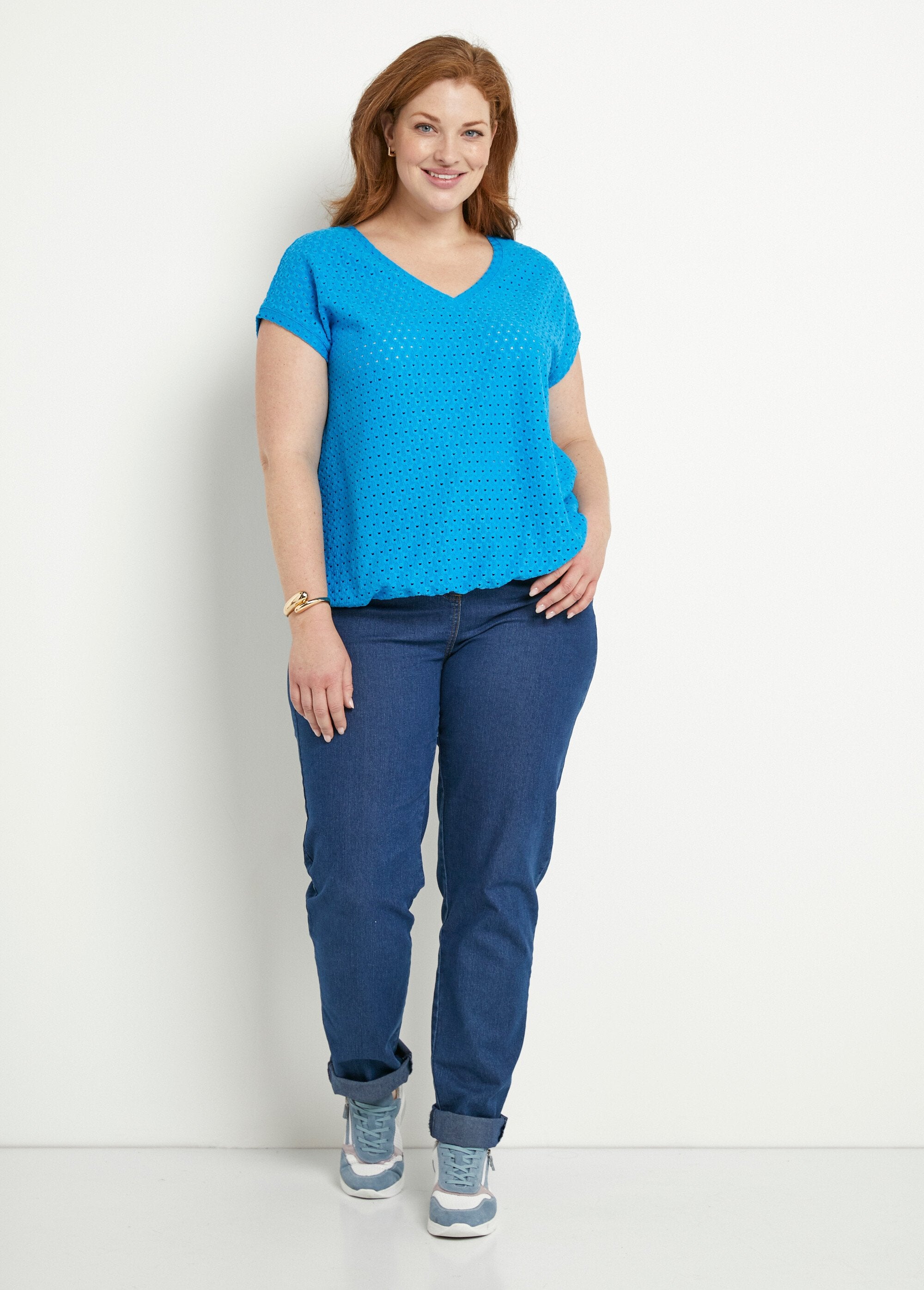 Losjes_vallend_kort_effen_T-shirt_met_V-hals_Turquoise_SF1_curvy